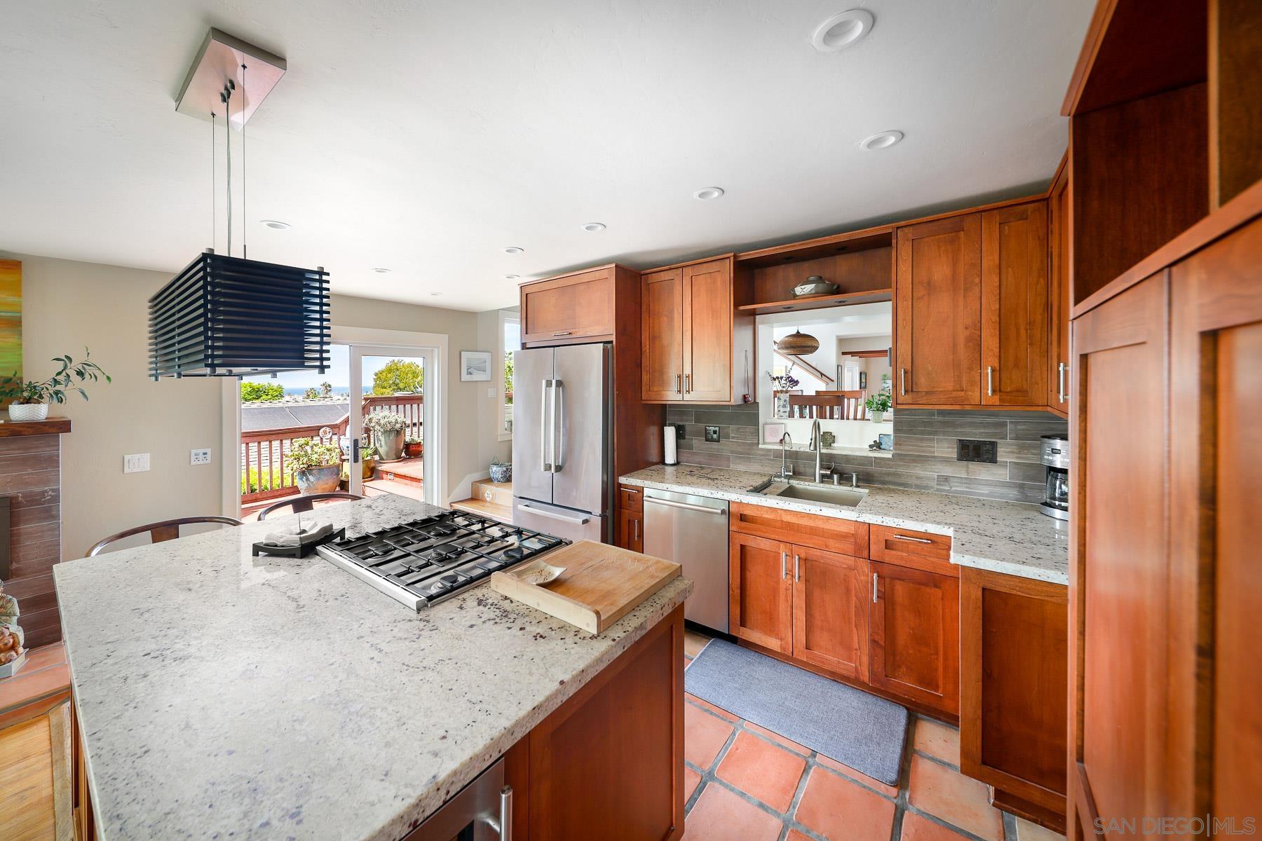 Detail Gallery Image 11 of 42 For 4506  Point Loma Ave, San Diego,  CA 92107 - 4 Beds | 3 Baths