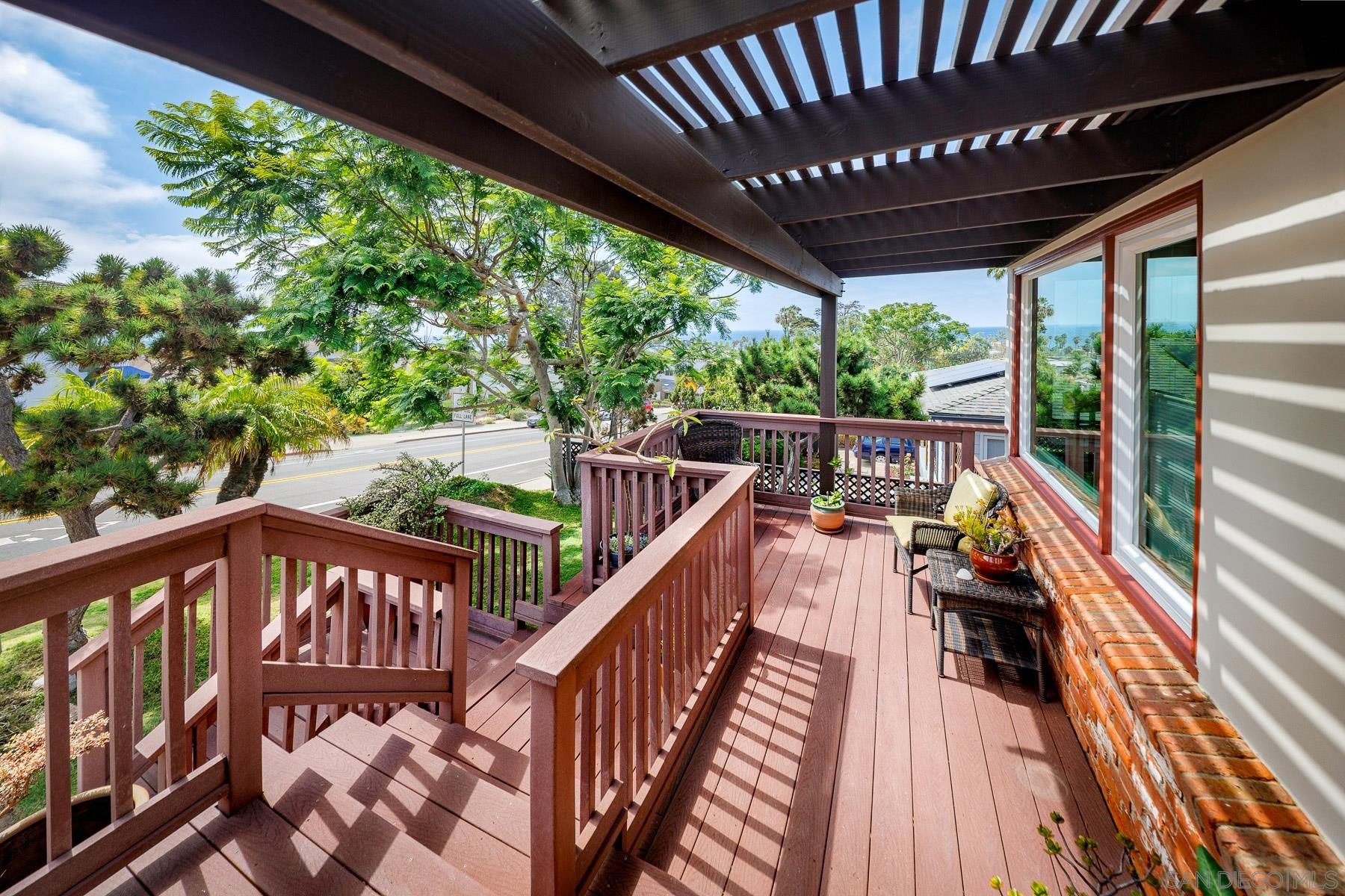 Detail Gallery Image 7 of 42 For 4506  Point Loma Ave, San Diego,  CA 92107 - 4 Beds | 3 Baths