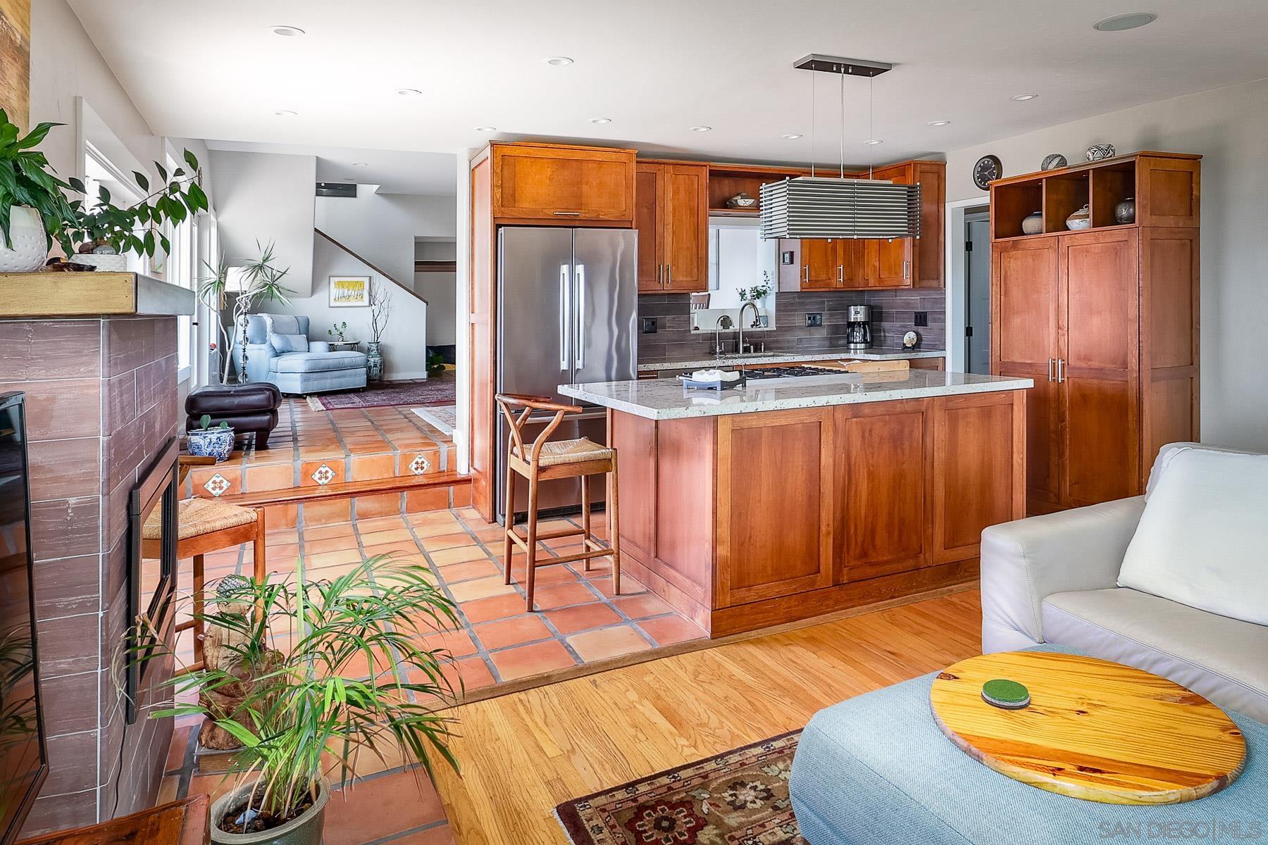 Detail Gallery Image 9 of 42 For 4506  Point Loma Ave, San Diego,  CA 92107 - 4 Beds | 3 Baths