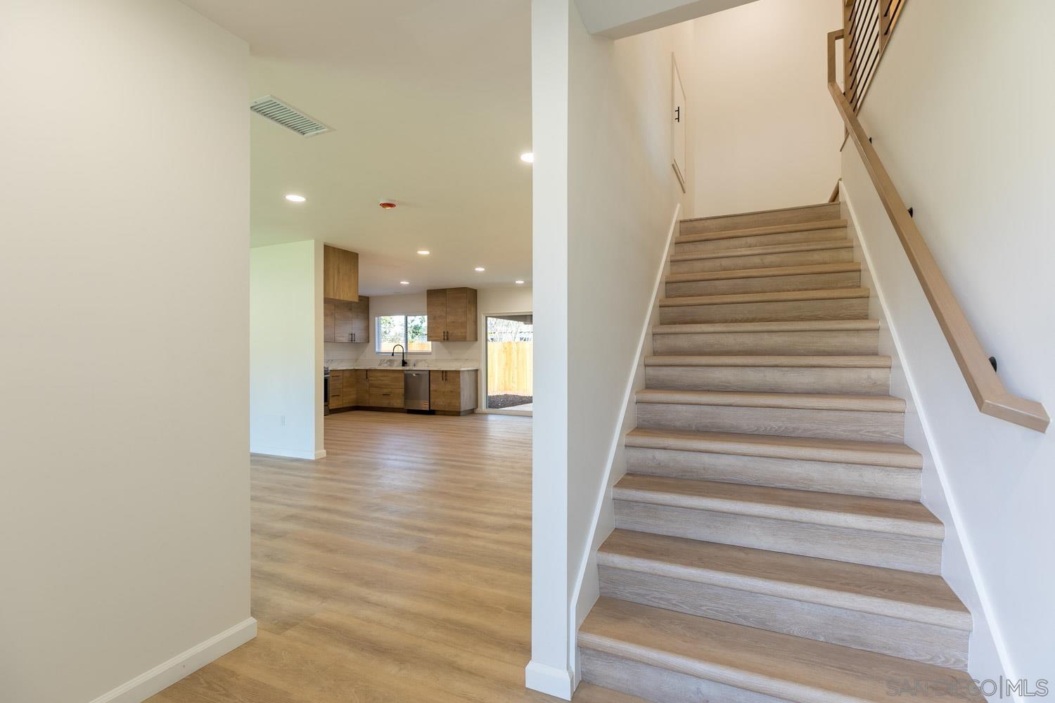 Detail Gallery Image 11 of 28 For 279  Coralwood Ct, Chula Vista,  CA 91910 - – Beds | – Baths