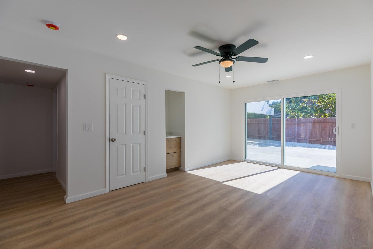 Detail Gallery Image 10 of 28 For 279  Coralwood Ct, Chula Vista,  CA 91910 - – Beds | – Baths