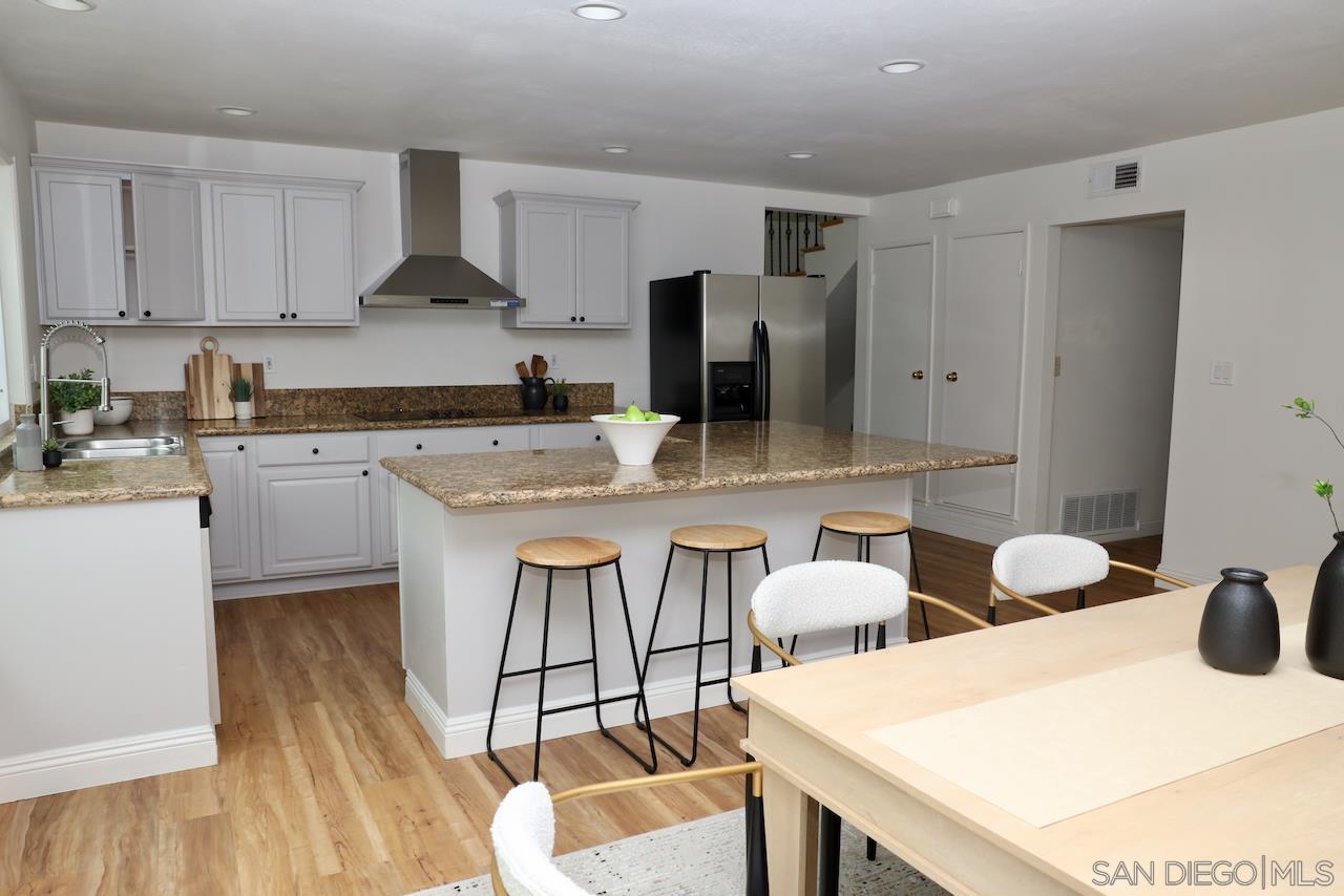 Detail Gallery Image 12 of 40 For 8907  Taurus Place, San Diego,  CA 92126 - 5 Beds | 3 Baths