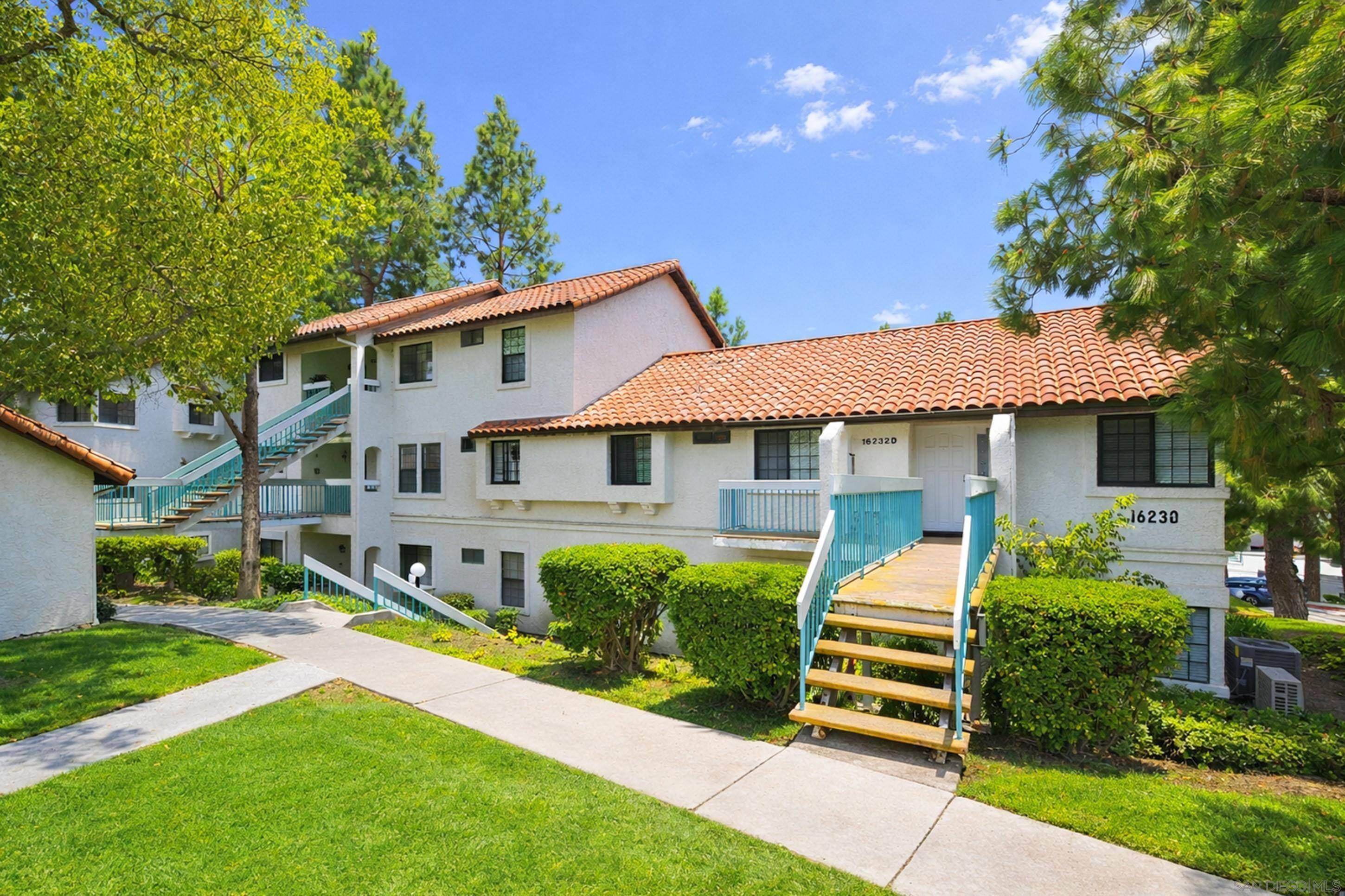 Detail Gallery Image 2 of 50 For 16232  Avenida Venusto  #B,  San Diego,  CA 92128 - 3 Beds | 2 Baths