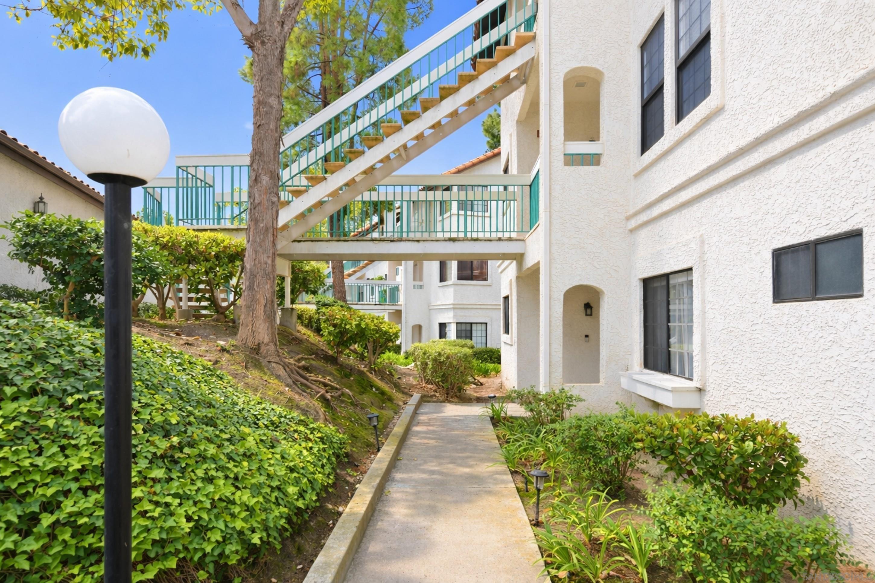 Detail Gallery Image 4 of 50 For 16232  Avenida Venusto  #B,  San Diego,  CA 92128 - 3 Beds | 2 Baths