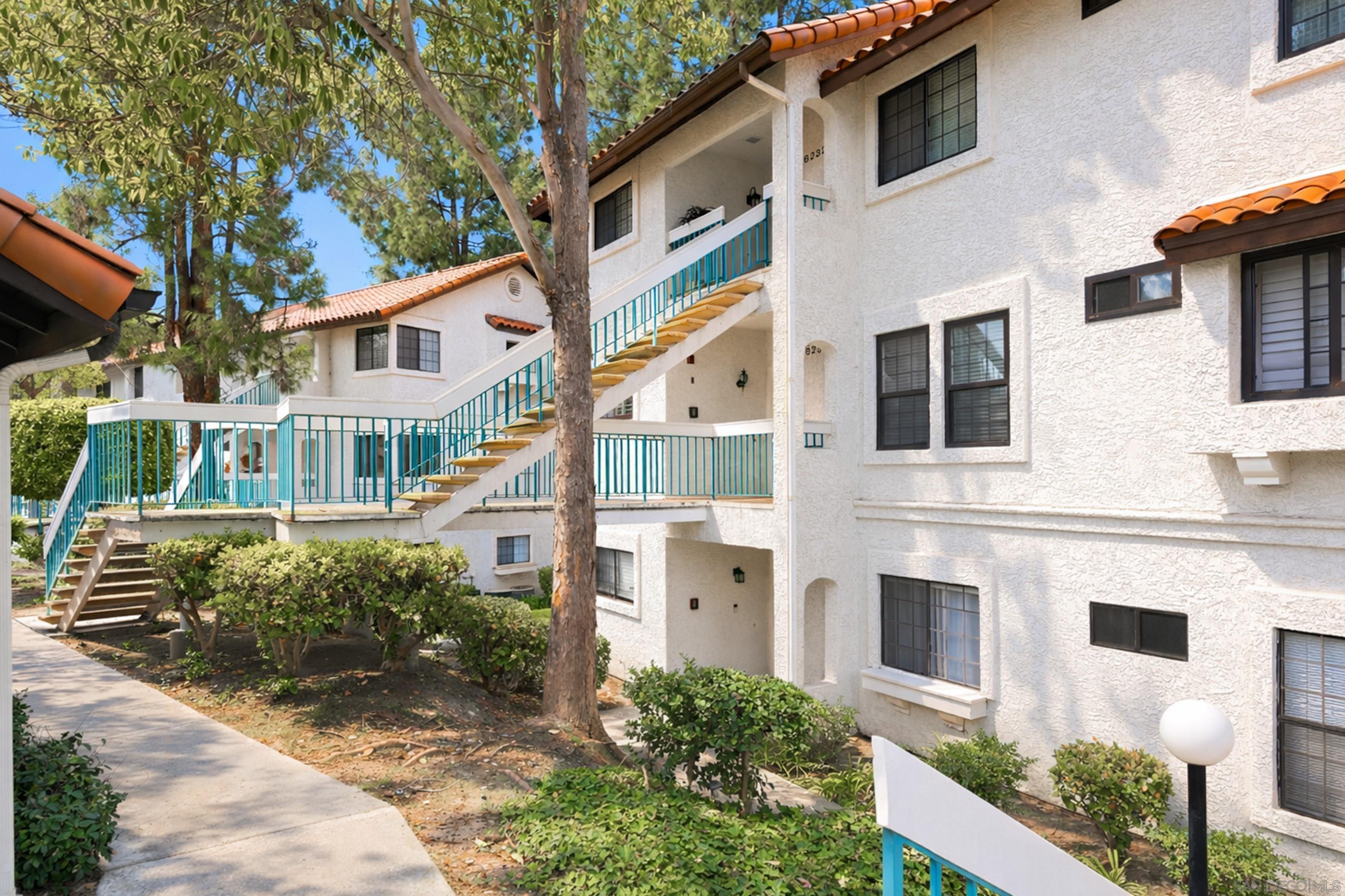 Detail Gallery Image 5 of 50 For 16232  Avenida Venusto  #B,  San Diego,  CA 92128 - 3 Beds | 2 Baths
