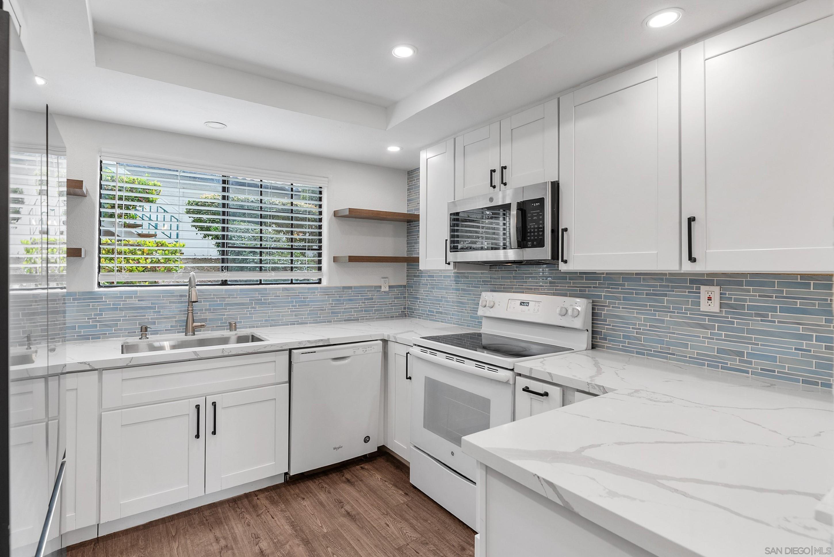 Detail Gallery Image 6 of 50 For 16232  Avenida Venusto  #B,  San Diego,  CA 92128 - 3 Beds | 2 Baths