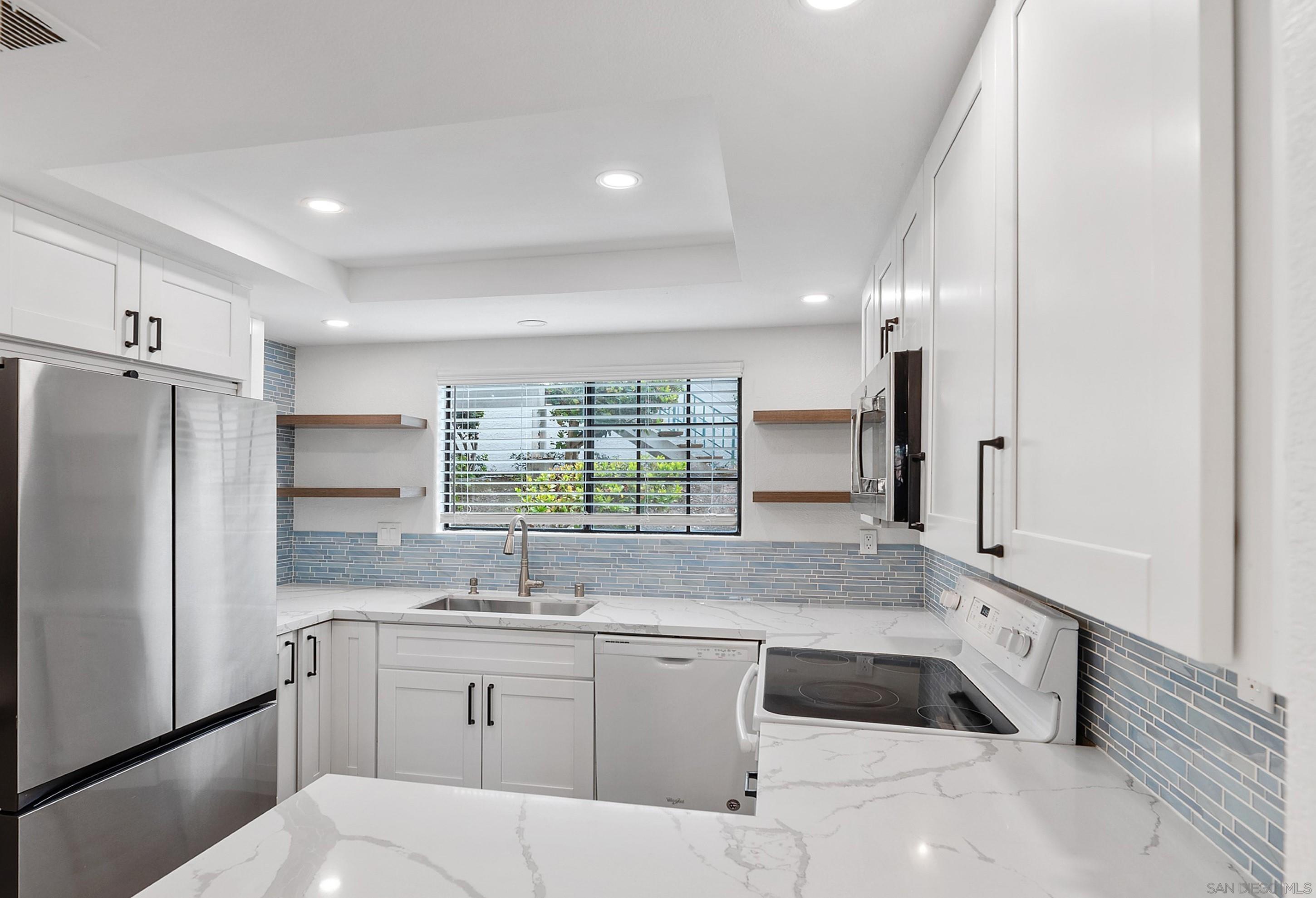 Detail Gallery Image 7 of 50 For 16232  Avenida Venusto  #B,  San Diego,  CA 92128 - 3 Beds | 2 Baths