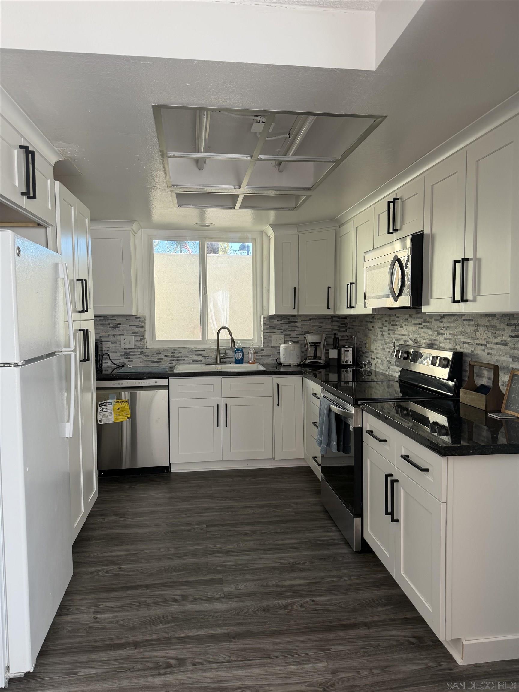 Detail Gallery Image 2 of 10 For 243  Calle Aragon  #G,  Laguna Hills,  CA 92637 - 2 Beds | 1 Baths