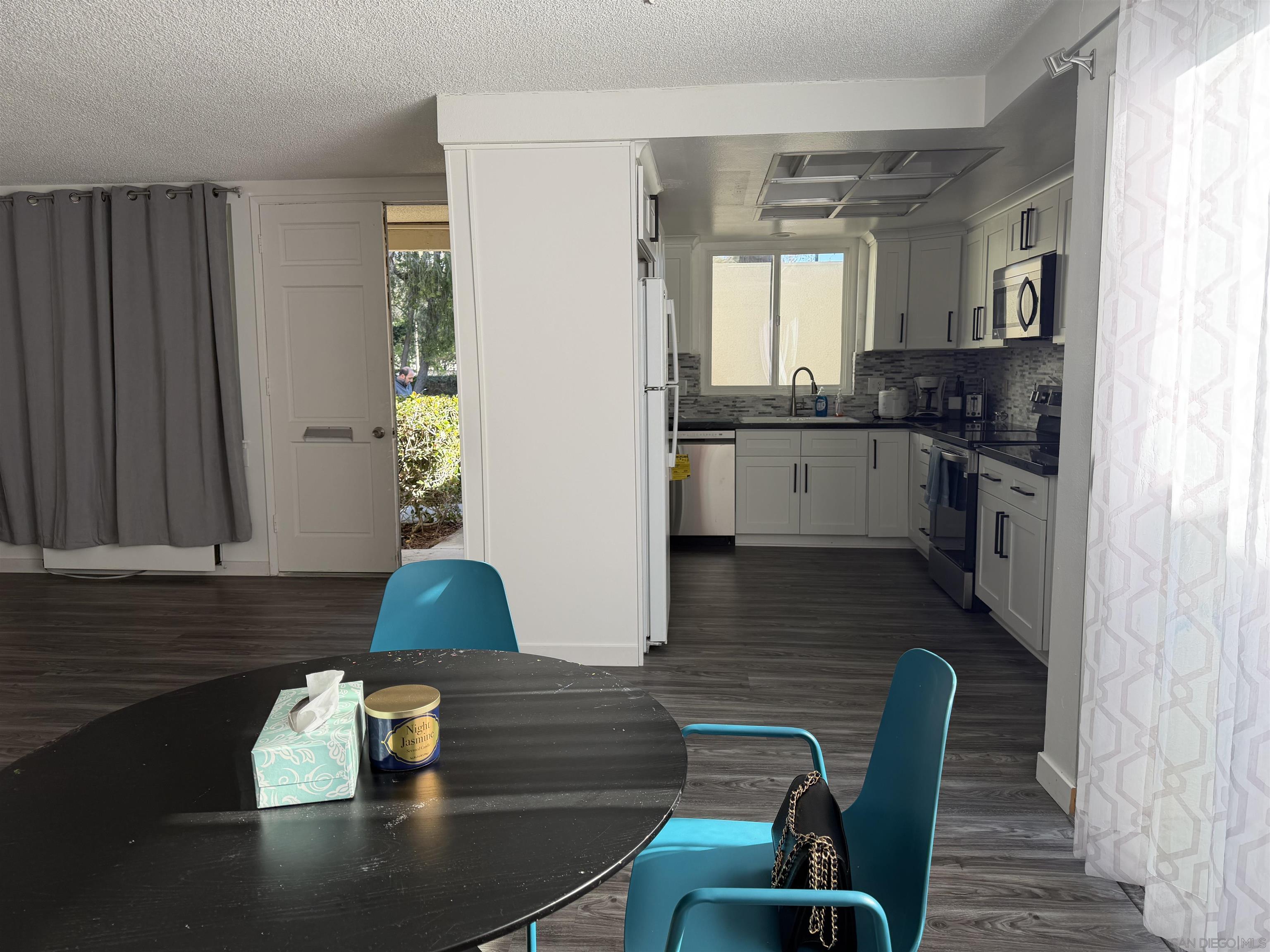 Detail Gallery Image 4 of 10 For 243  Calle Aragon  #G,  Laguna Hills,  CA 92637 - 2 Beds | 1 Baths