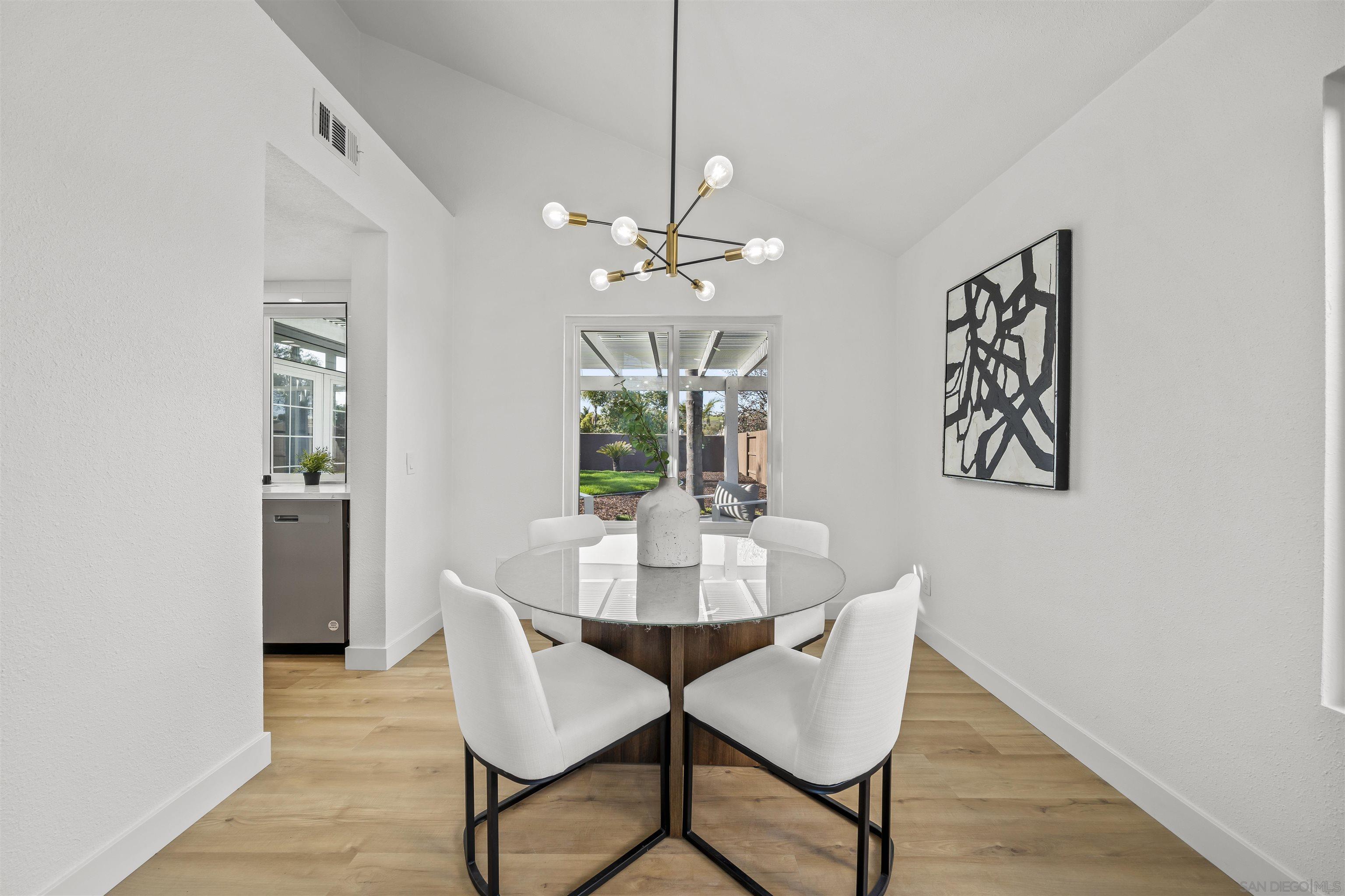 Detail Gallery Image 10 of 59 For 1513  Powell Rd, Oceanside,  CA 92056 - 4 Beds | 3 Baths