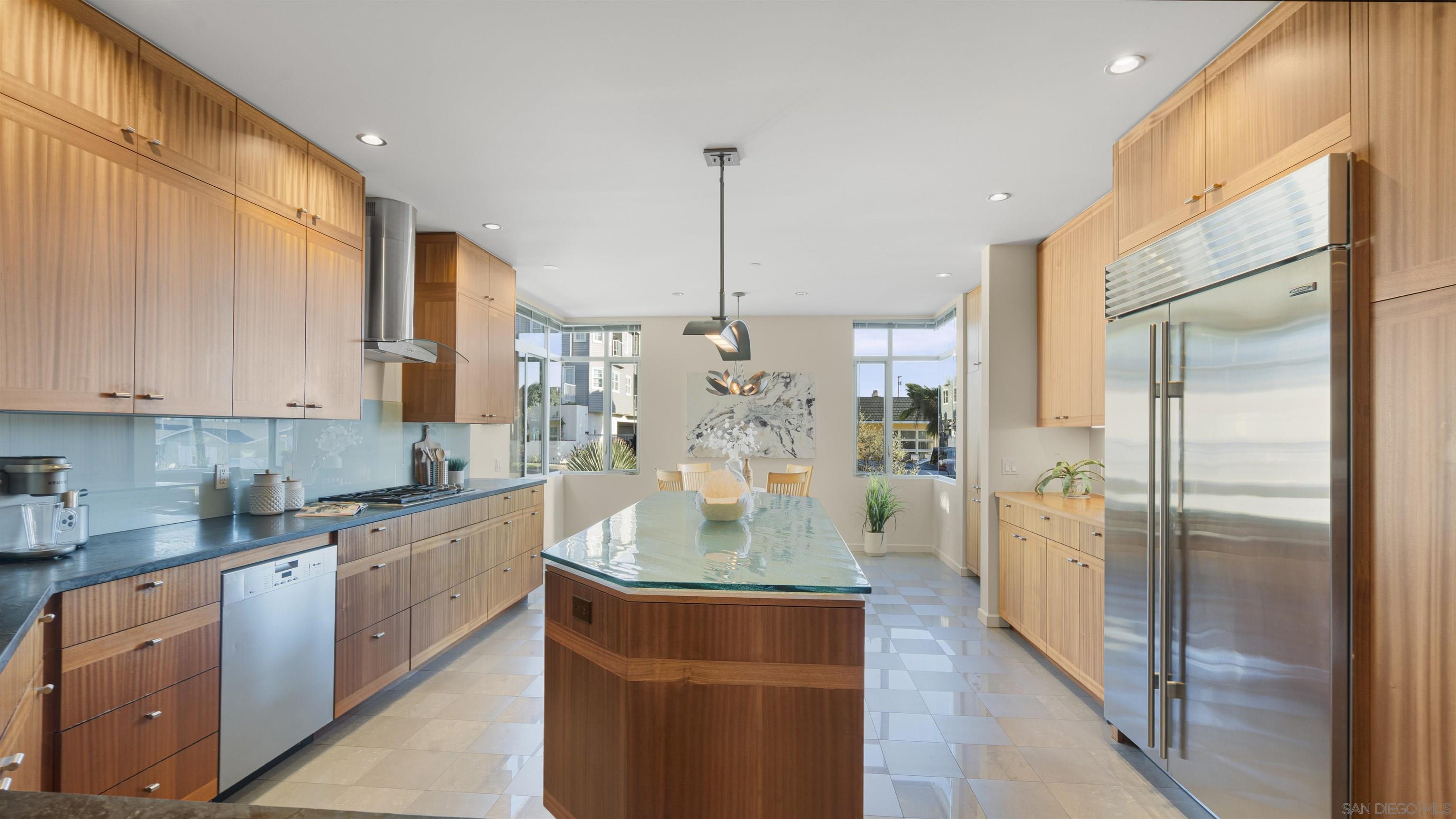 Detail Gallery Image 5 of 48 For 150  Juniper Ave, Carlsbad,  CA 92008 - 3 Beds | 2/2 Baths