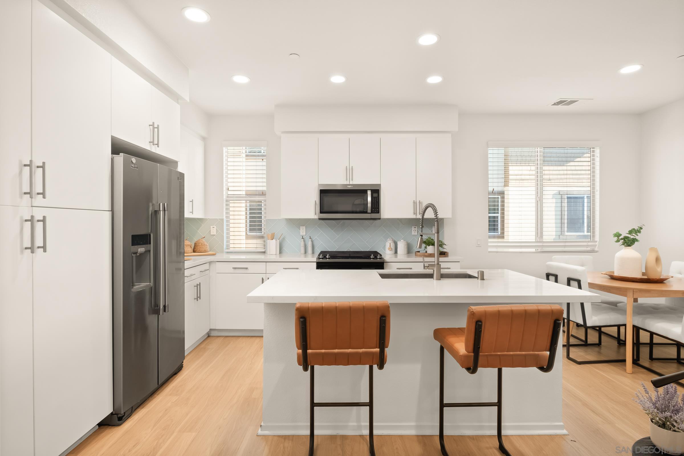 Detail Gallery Image 1 of 52 For 1118  via Lucero, Oceanside,  CA 92056 - 4 Beds | 3/1 Baths