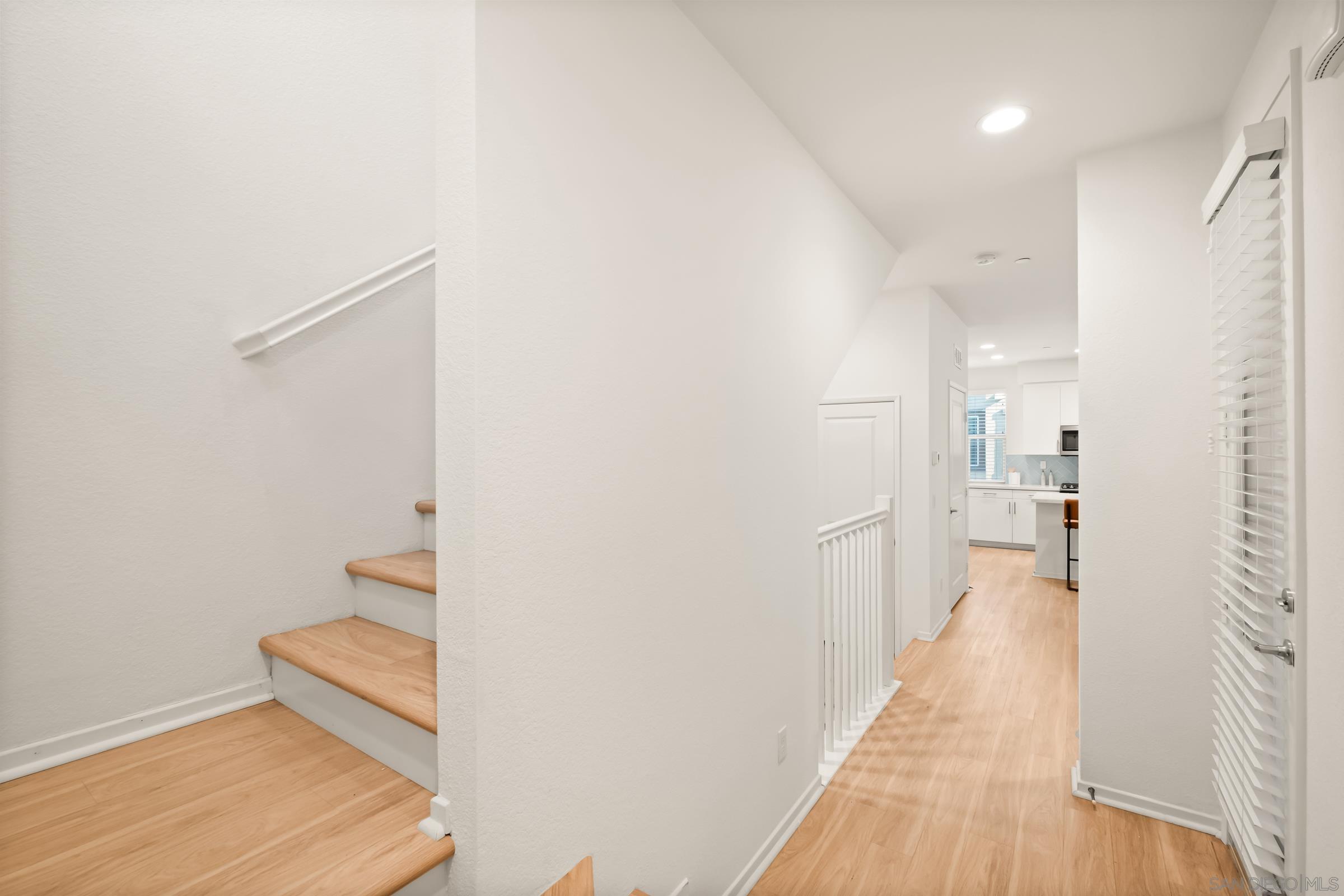 Detail Gallery Image 22 of 52 For 1118  via Lucero, Oceanside,  CA 92056 - 4 Beds | 3/1 Baths