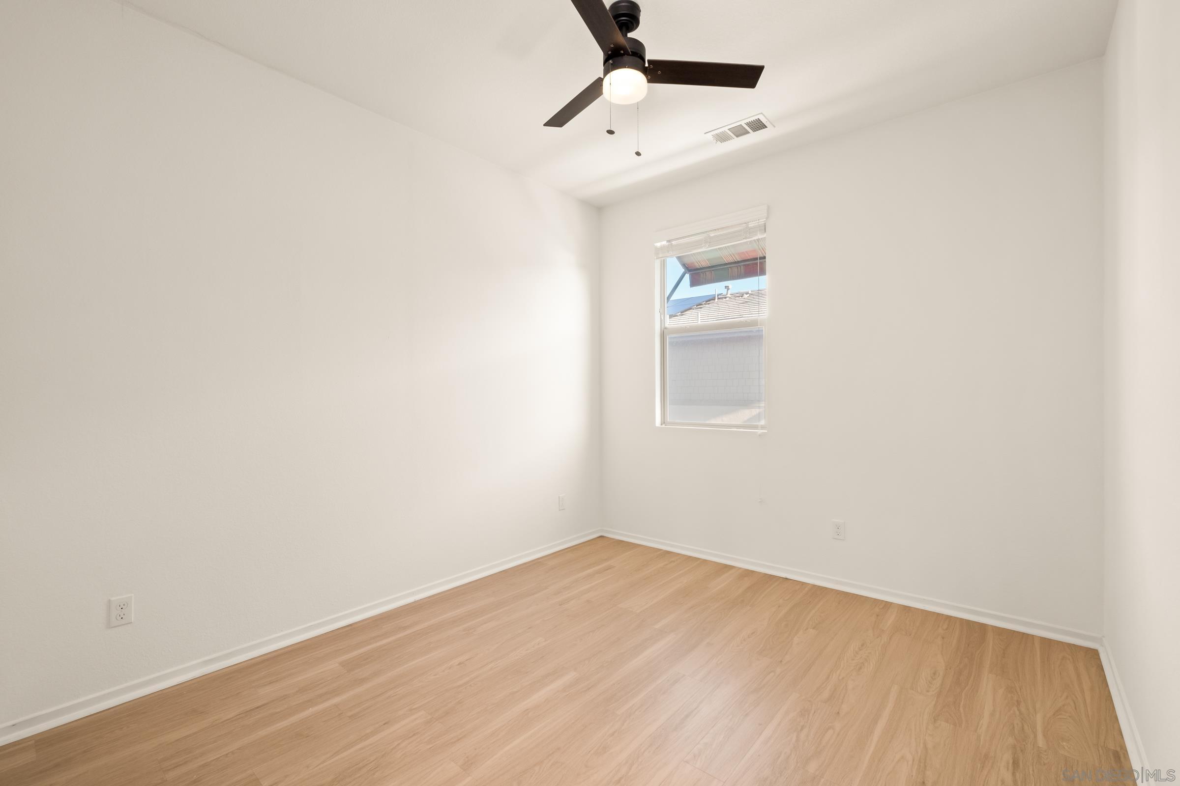 Detail Gallery Image 23 of 52 For 1118  via Lucero, Oceanside,  CA 92056 - 4 Beds | 3/1 Baths