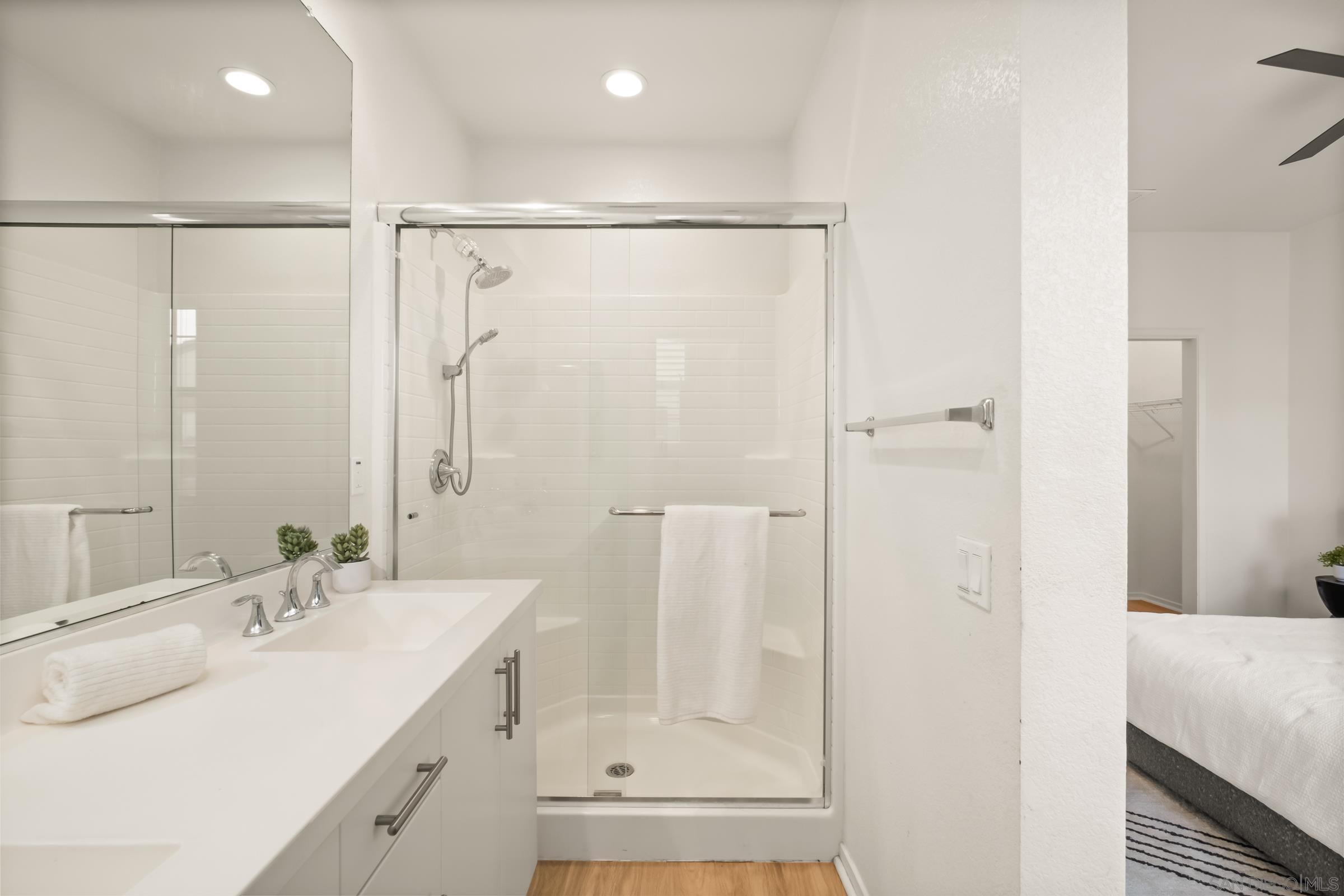 Detail Gallery Image 28 of 52 For 1118  via Lucero, Oceanside,  CA 92056 - 4 Beds | 3/1 Baths