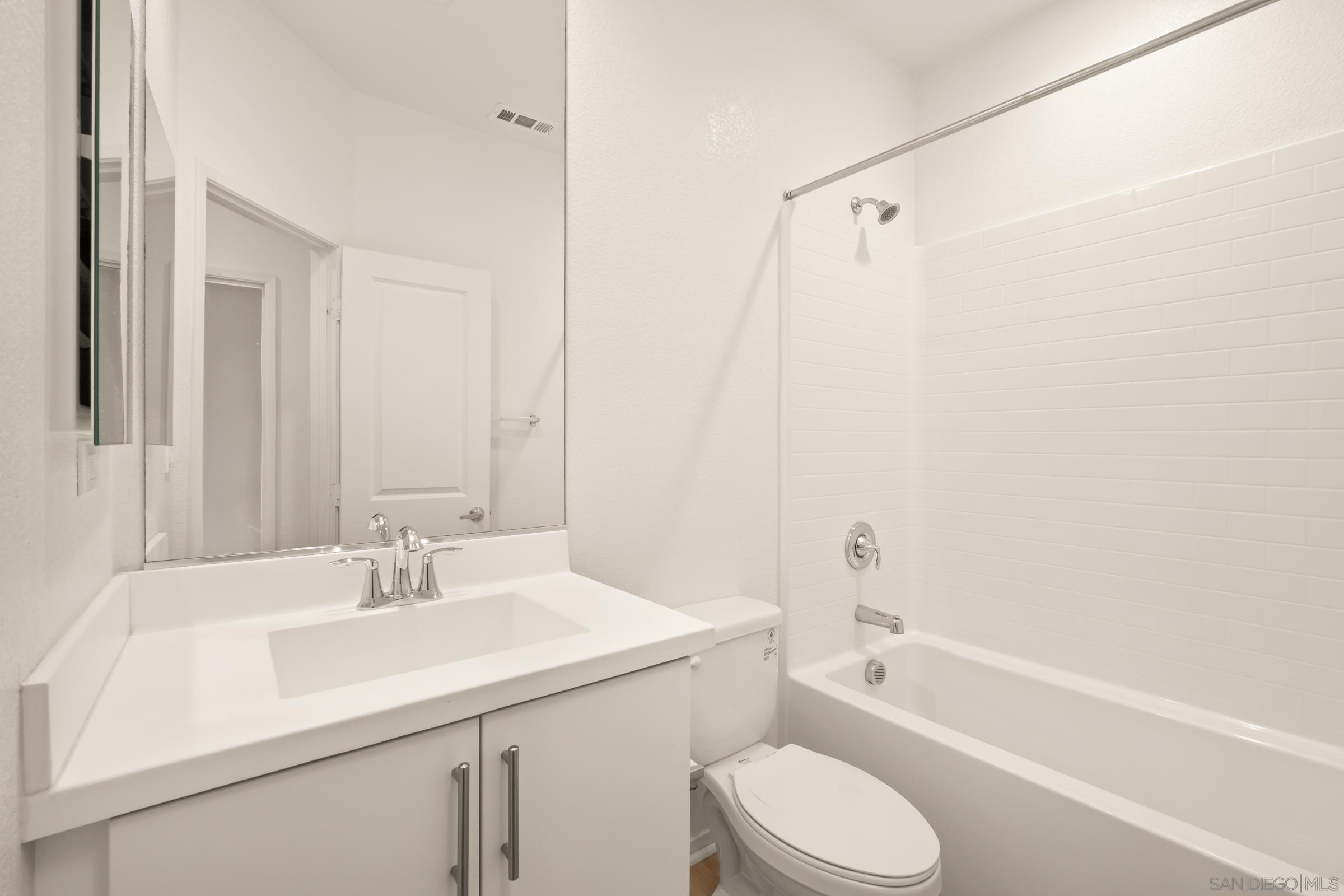 Detail Gallery Image 31 of 52 For 1118  via Lucero, Oceanside,  CA 92056 - 4 Beds | 3/1 Baths