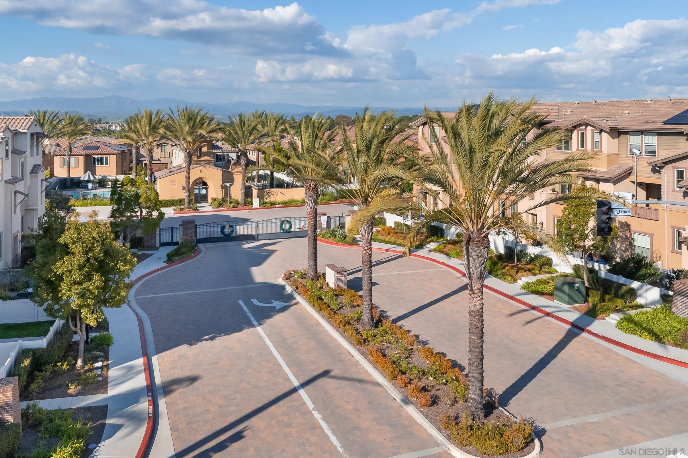 Detail Gallery Image 39 of 52 For 1118  via Lucero, Oceanside,  CA 92056 - 4 Beds | 3/1 Baths