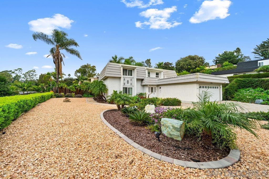 Detail Gallery Image 2 of 44 For 2210  Valley Rd, Oceanside,  CA 92056 - 5 Beds | 3 Baths