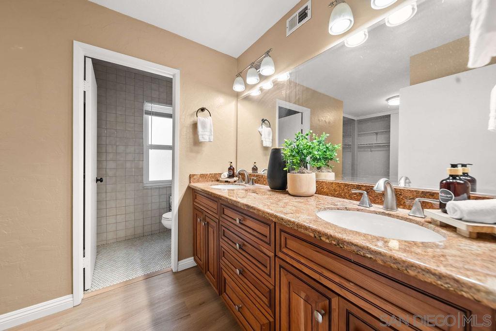 Detail Gallery Image 18 of 44 For 2210  Valley Rd, Oceanside,  CA 92056 - 5 Beds | 3 Baths