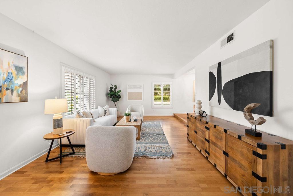 Detail Gallery Image 3 of 44 For 2210  Valley Rd, Oceanside,  CA 92056 - 5 Beds | 3 Baths