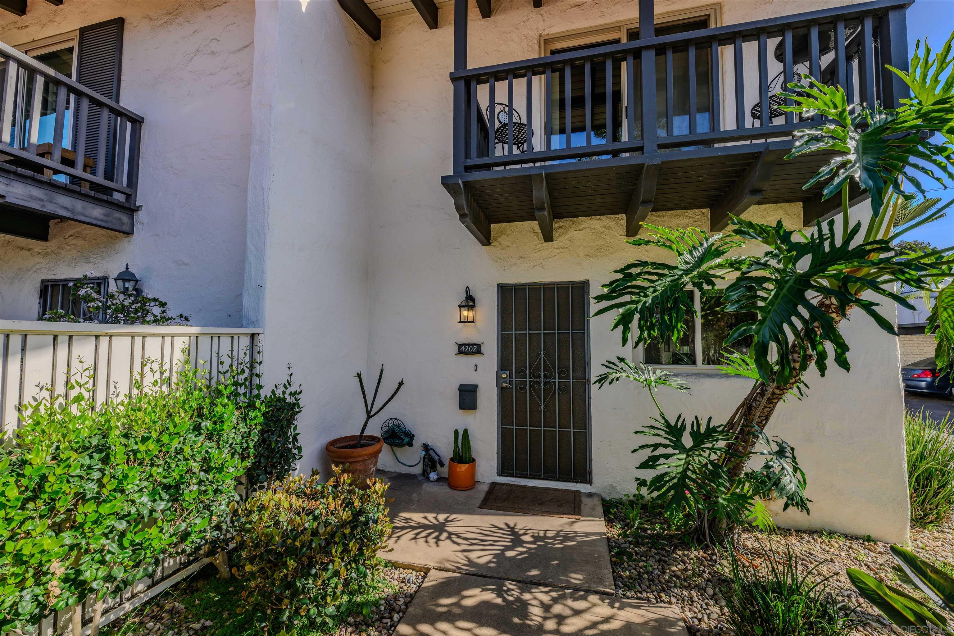 Detail Gallery Image 2 of 28 For 4202  Loma Riviera Ln, San Diego,  CA 92110 - 2 Beds | 1/1 Baths