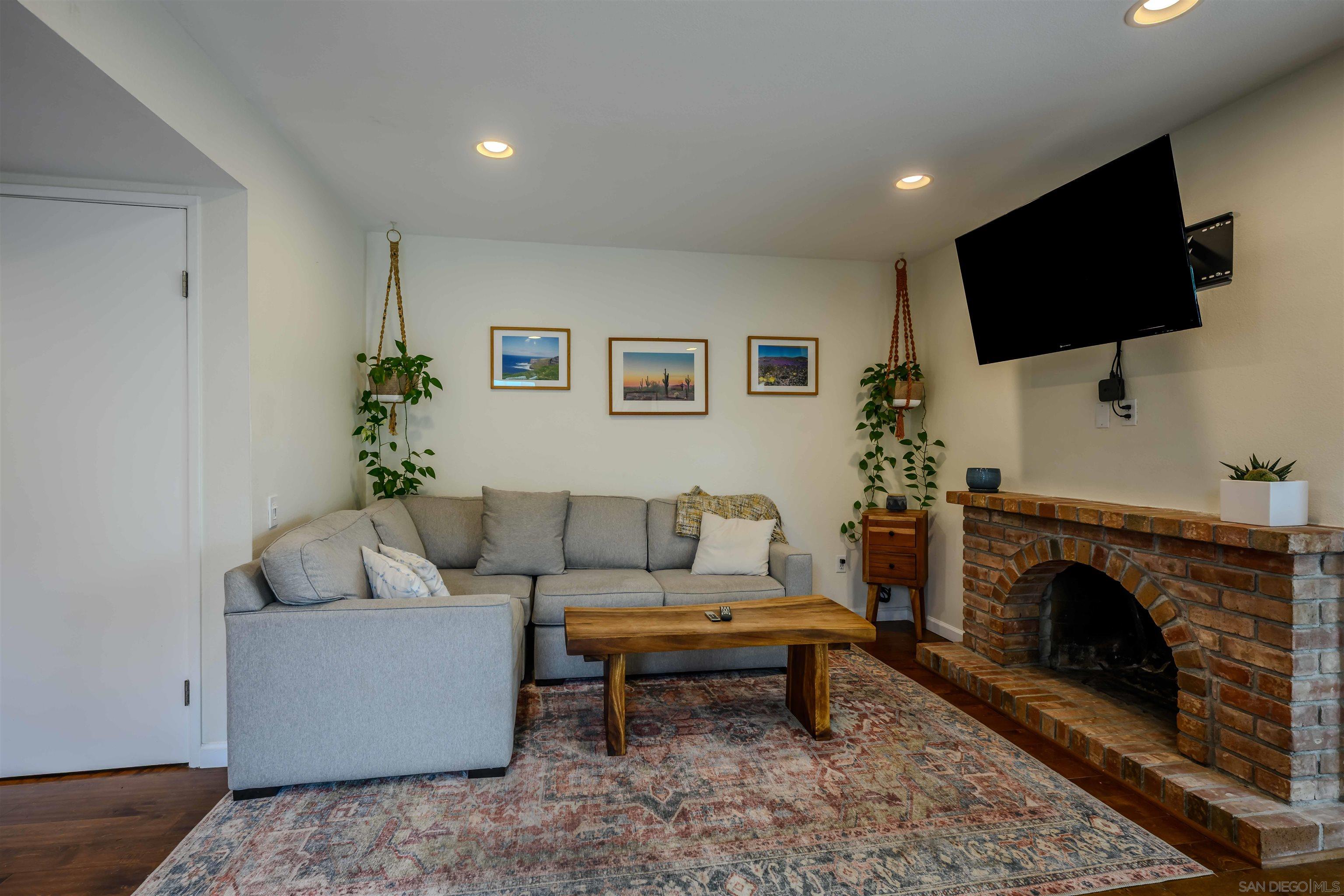 Detail Gallery Image 11 of 28 For 4202  Loma Riviera Ln, San Diego,  CA 92110 - 2 Beds | 1/1 Baths