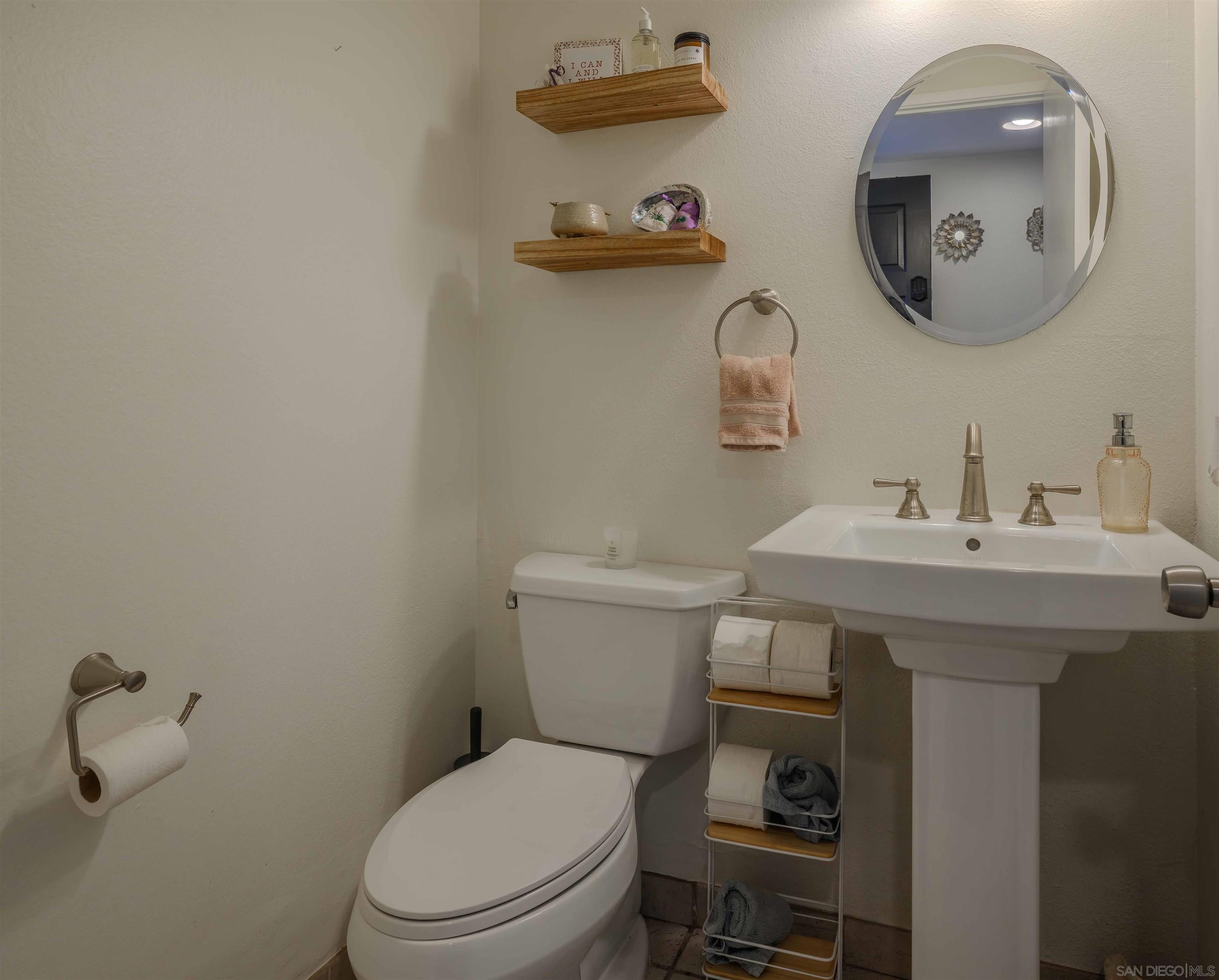 Detail Gallery Image 13 of 28 For 4202  Loma Riviera Ln, San Diego,  CA 92110 - 2 Beds | 1/1 Baths