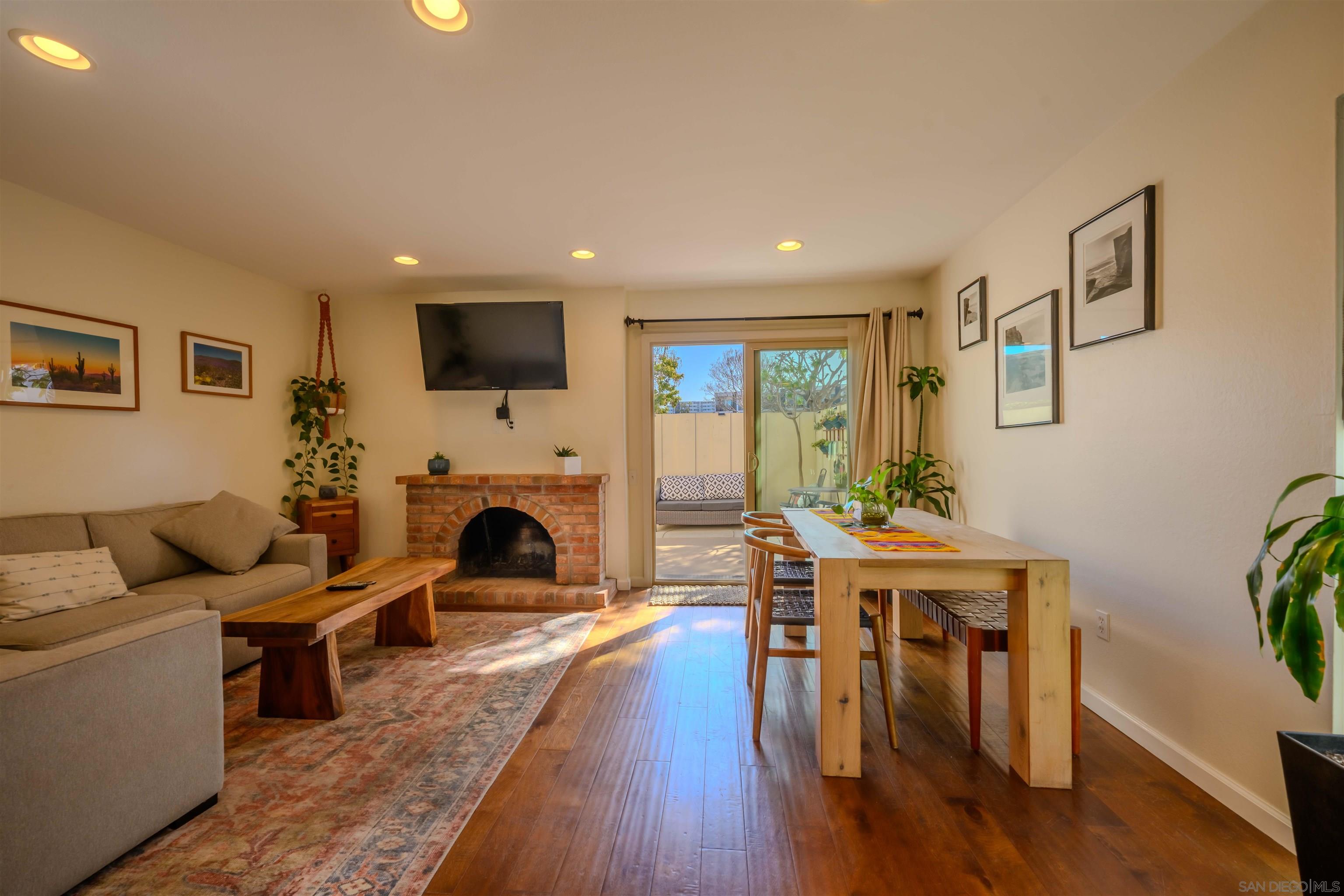 Detail Gallery Image 9 of 28 For 4202  Loma Riviera Ln, San Diego,  CA 92110 - 2 Beds | 1/1 Baths