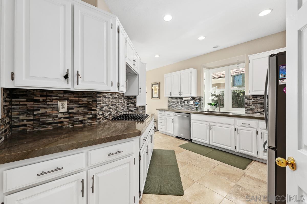 Detail Gallery Image 11 of 35 For 14711  Caminito Mar De Plata, Del Mar,  CA 92014 - 4 Beds | 3 Baths