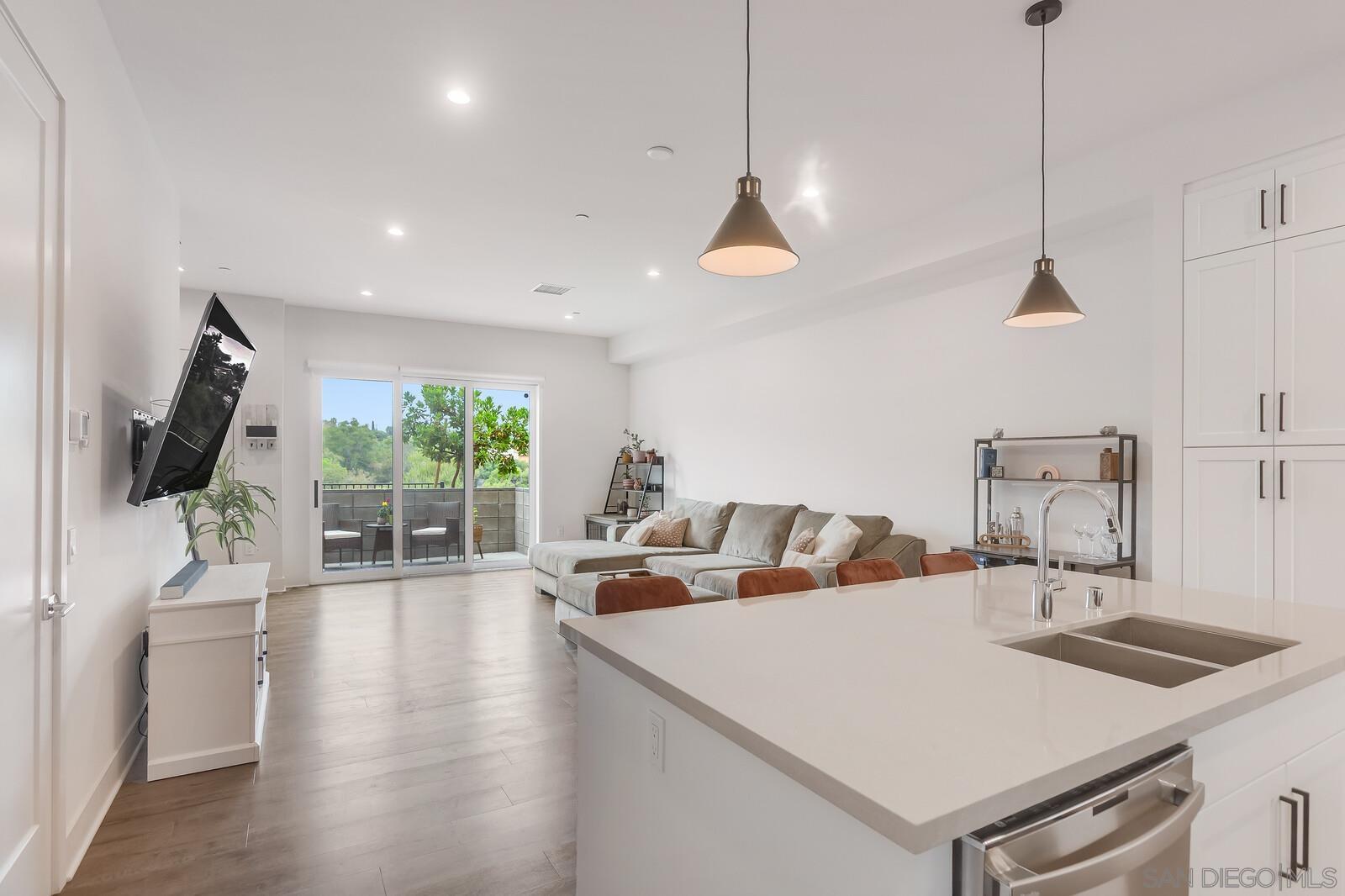 Detail Gallery Image 14 of 44 For 1055  32nd St  #8,  San Diego,  CA 92102 - 3 Beds | 2/1 Baths