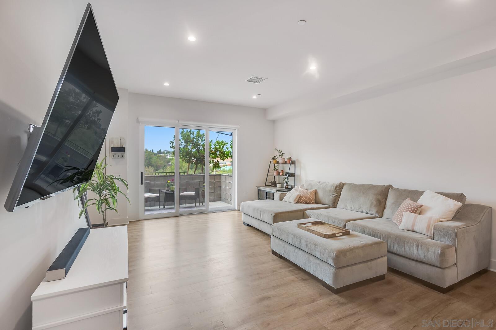 Detail Gallery Image 16 of 44 For 1055  32nd St  #8,  San Diego,  CA 92102 - 3 Beds | 2/1 Baths