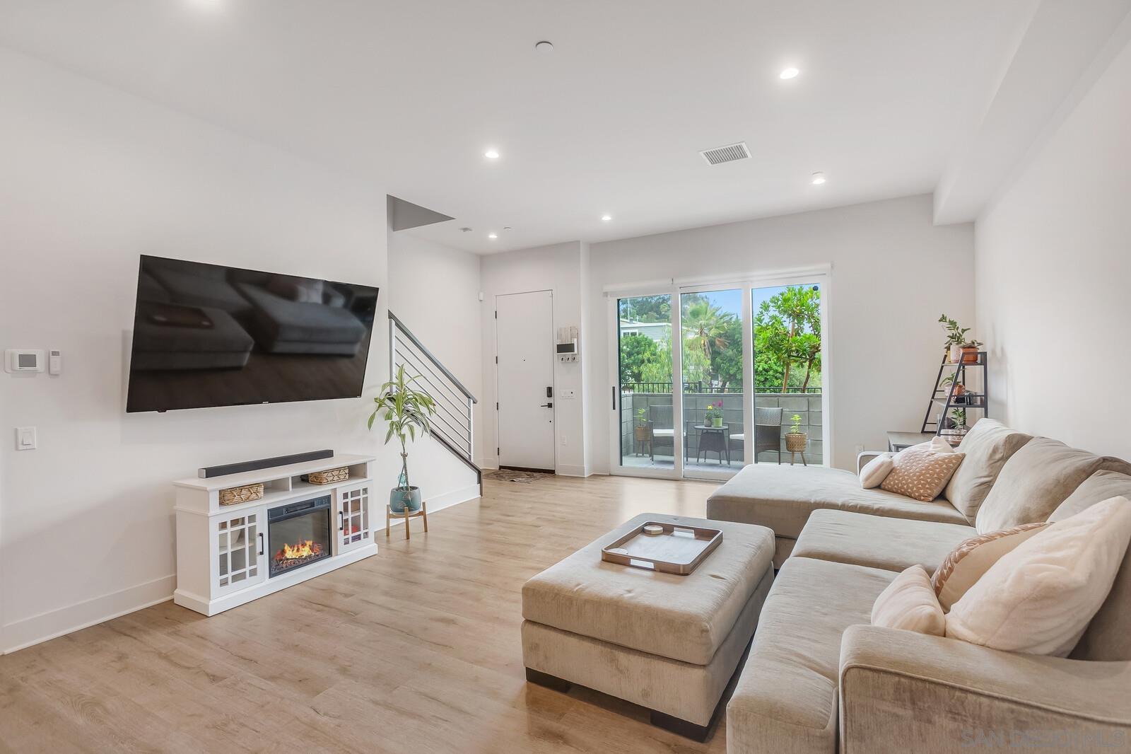 Detail Gallery Image 17 of 44 For 1055  32nd St  #8,  San Diego,  CA 92102 - 3 Beds | 2/1 Baths