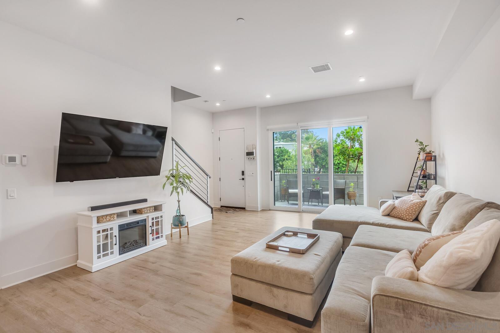 Detail Gallery Image 18 of 44 For 1055  32nd St  #8,  San Diego,  CA 92102 - 3 Beds | 2/1 Baths