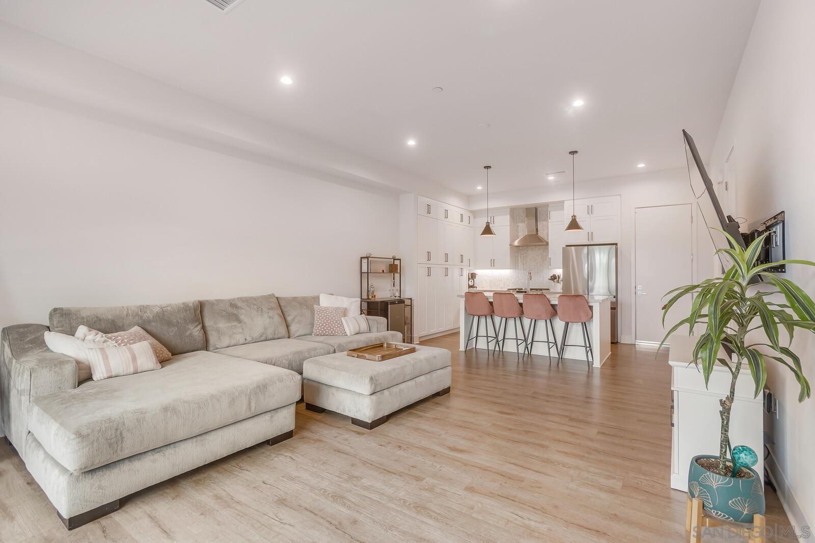 Detail Gallery Image 9 of 44 For 1055  32nd St  #8,  San Diego,  CA 92102 - 3 Beds | 2/1 Baths