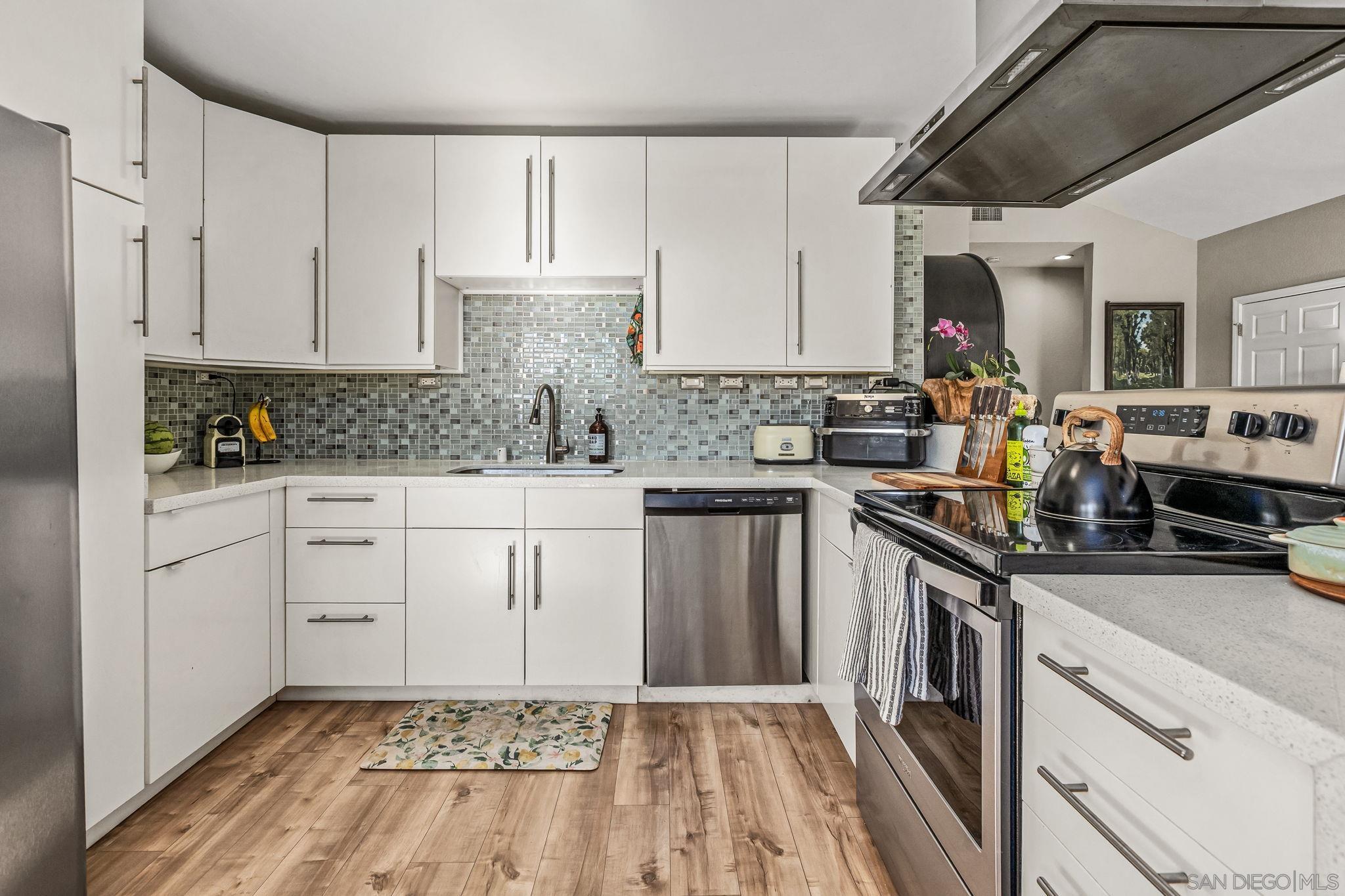 Detail Gallery Image 11 of 27 For 1410  San Bernardino Ave, Spring Valley,  CA 91977 - 4 Beds | 2 Baths