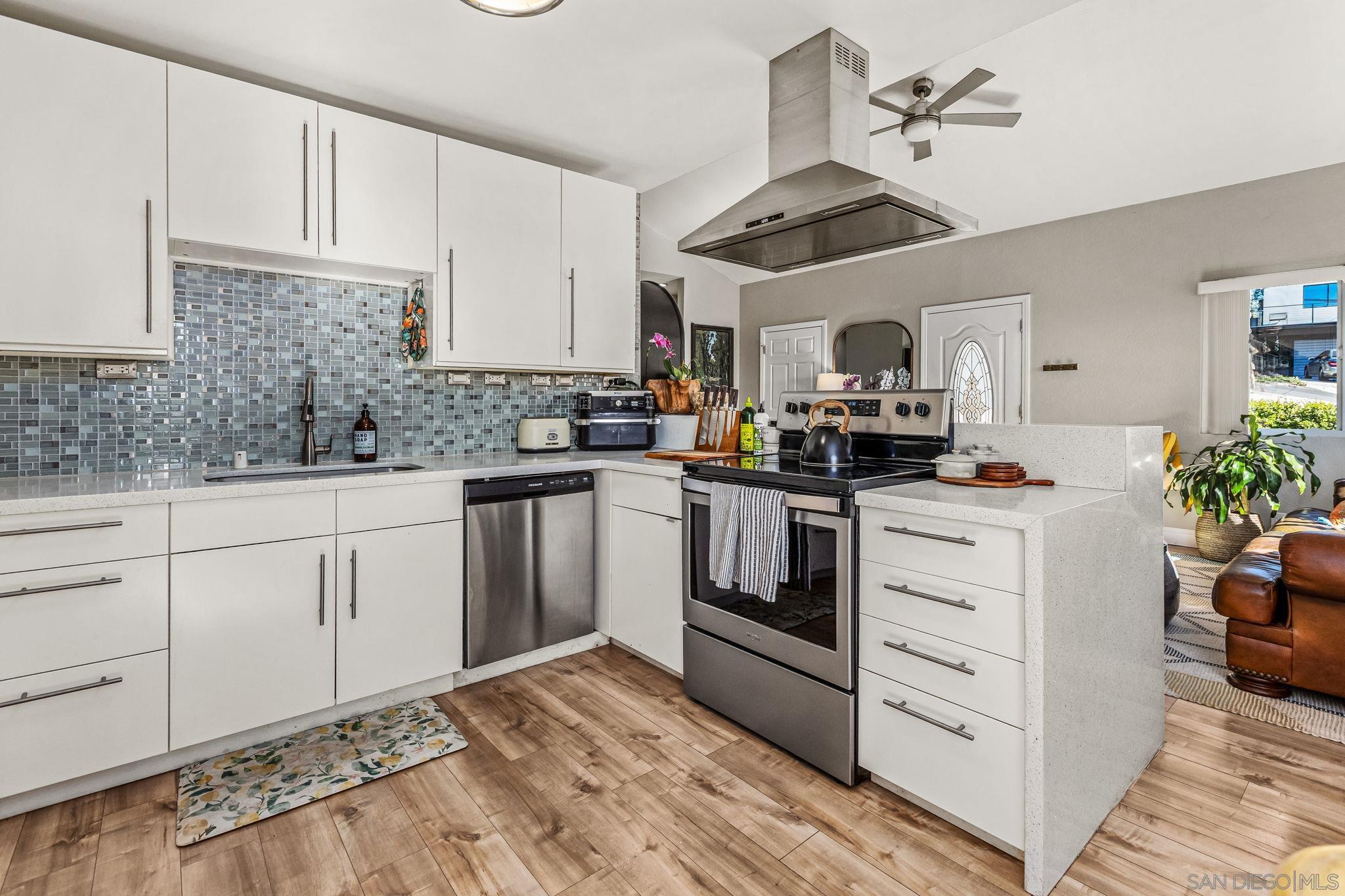 Detail Gallery Image 12 of 27 For 1410  San Bernardino Ave, Spring Valley,  CA 91977 - 4 Beds | 2 Baths