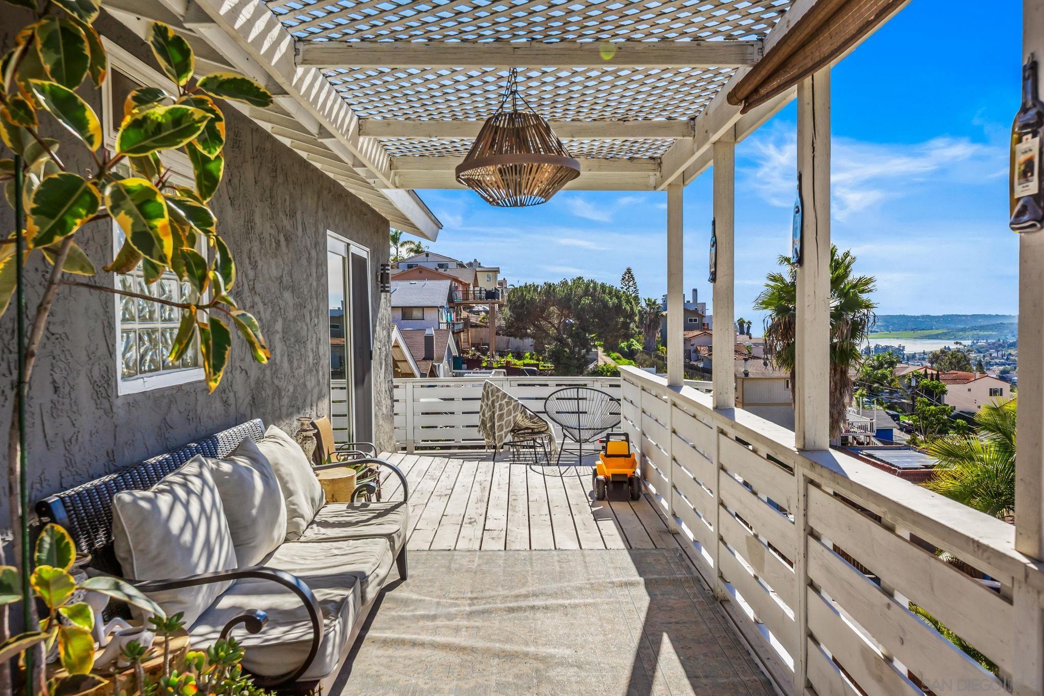 Detail Gallery Image 4 of 27 For 1410  San Bernardino Ave, Spring Valley,  CA 91977 - 4 Beds | 2 Baths