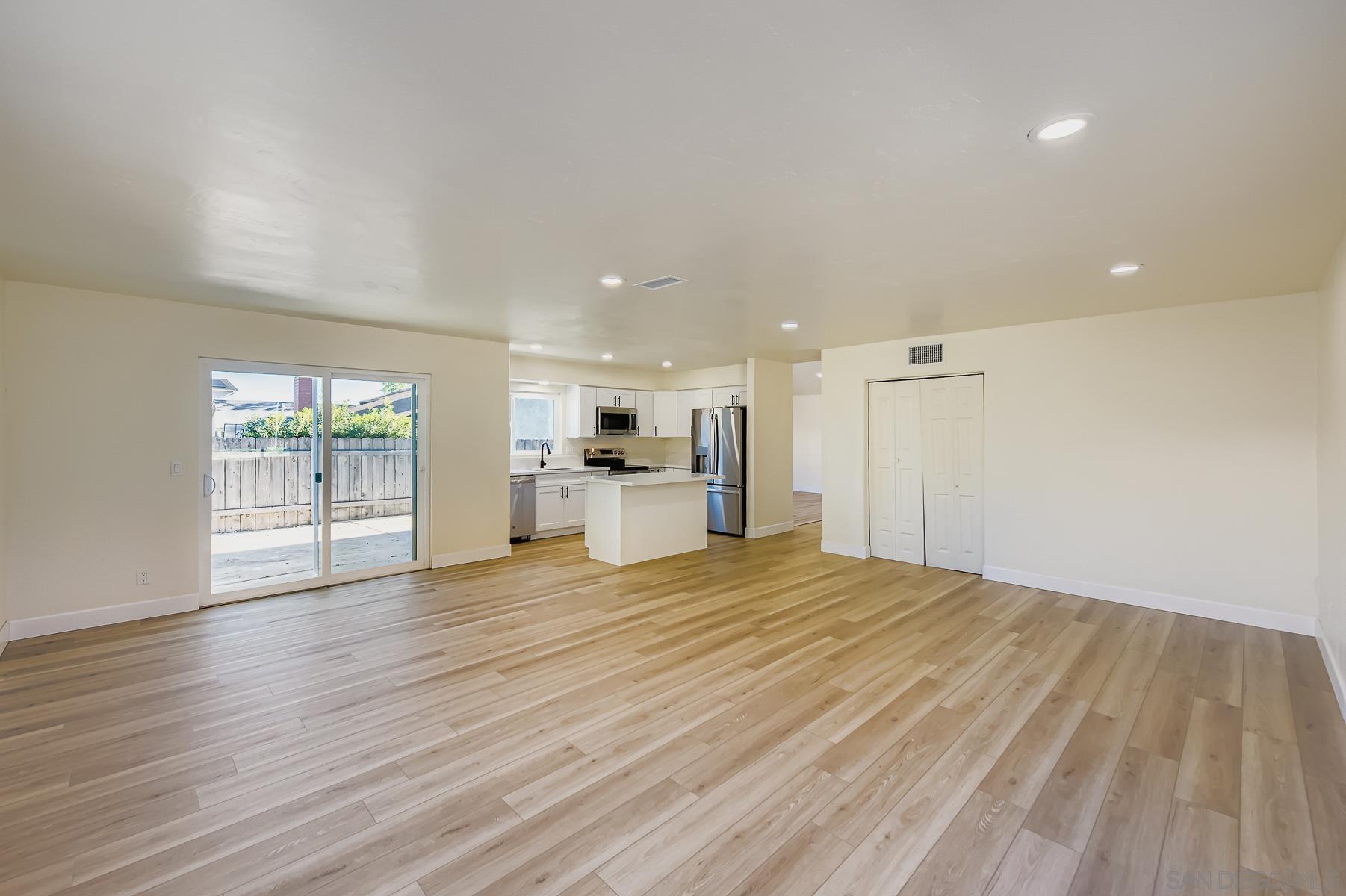 Detail Gallery Image 11 of 31 For 10386  La Duena Way, San Diego,  CA 92124 - 5 Beds | 2 Baths