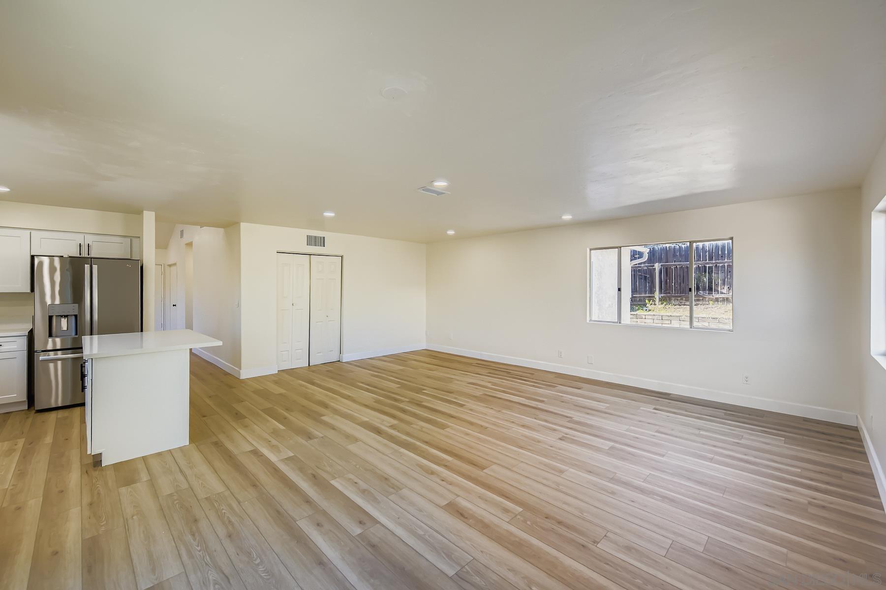 Detail Gallery Image 12 of 31 For 10386  La Duena Way, San Diego,  CA 92124 - 5 Beds | 2 Baths