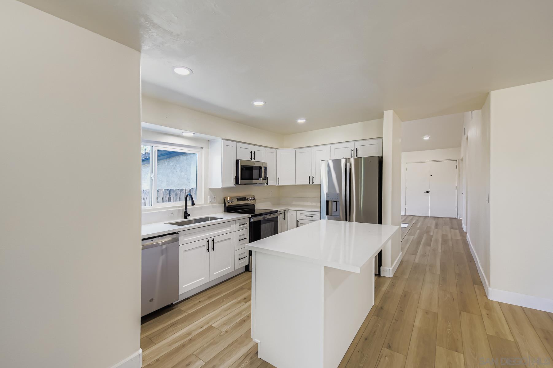 Detail Gallery Image 13 of 31 For 10386  La Duena Way, San Diego,  CA 92124 - 5 Beds | 2 Baths