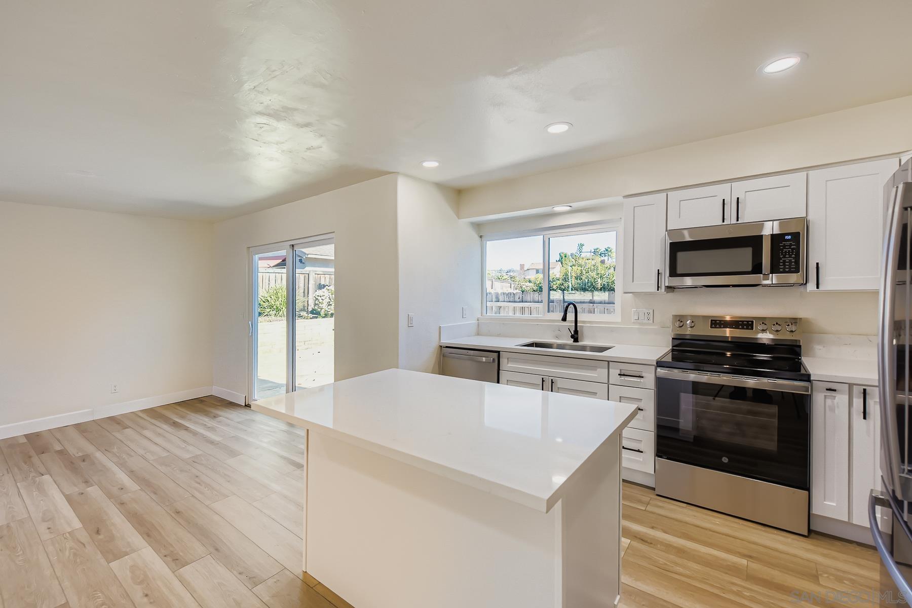 Detail Gallery Image 14 of 31 For 10386  La Duena Way, San Diego,  CA 92124 - 5 Beds | 2 Baths