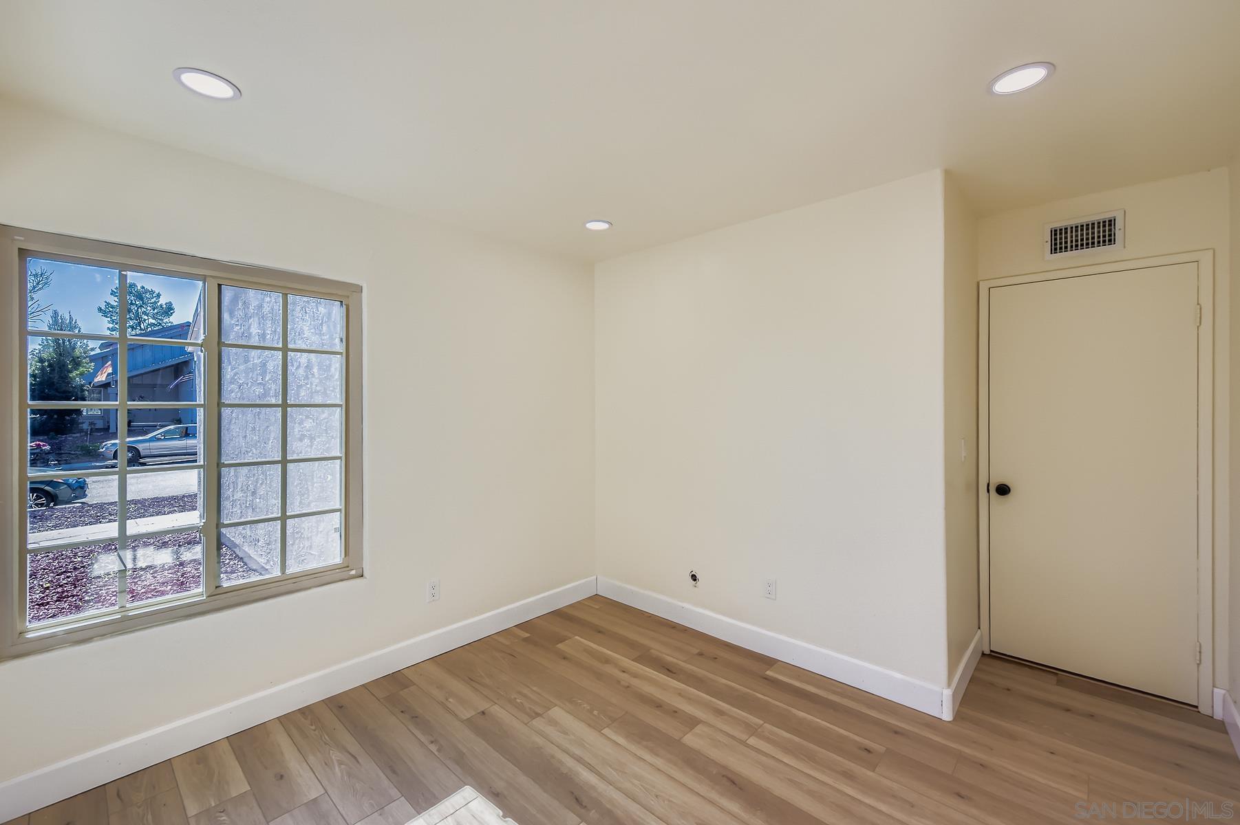 Detail Gallery Image 23 of 31 For 10386  La Duena Way, San Diego,  CA 92124 - 5 Beds | 2 Baths