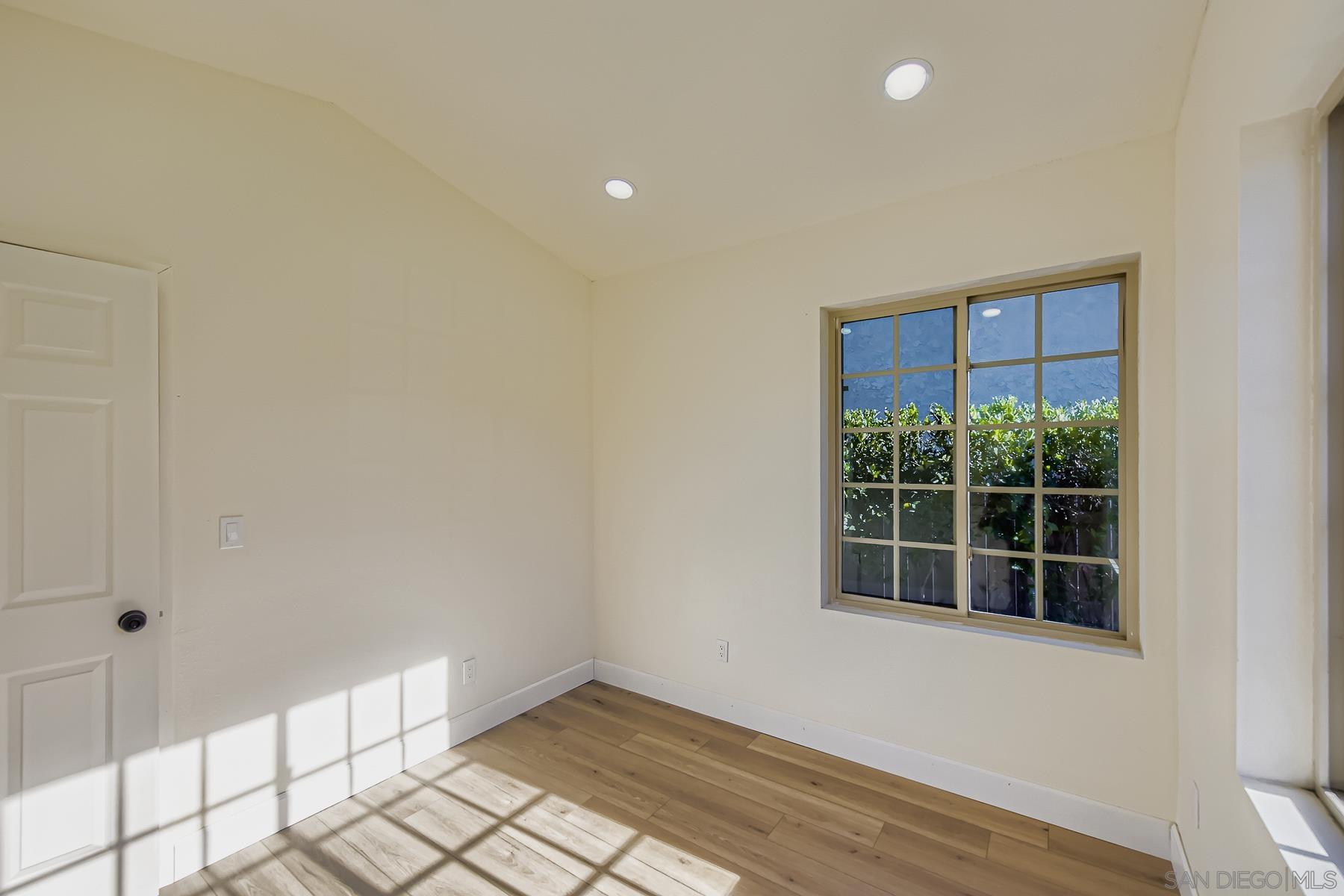 Detail Gallery Image 27 of 31 For 10386  La Duena Way, San Diego,  CA 92124 - 5 Beds | 2 Baths