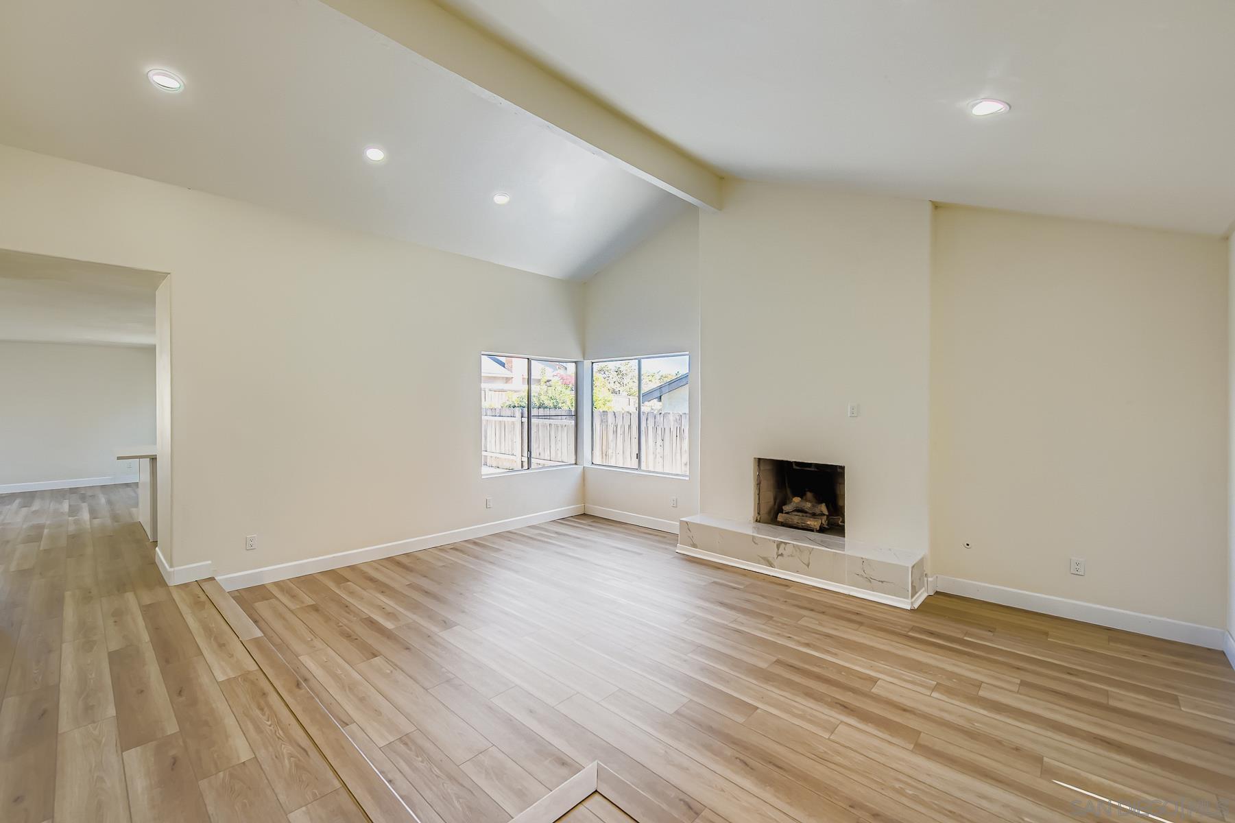 Detail Gallery Image 5 of 31 For 10386  La Duena Way, San Diego,  CA 92124 - 5 Beds | 2 Baths