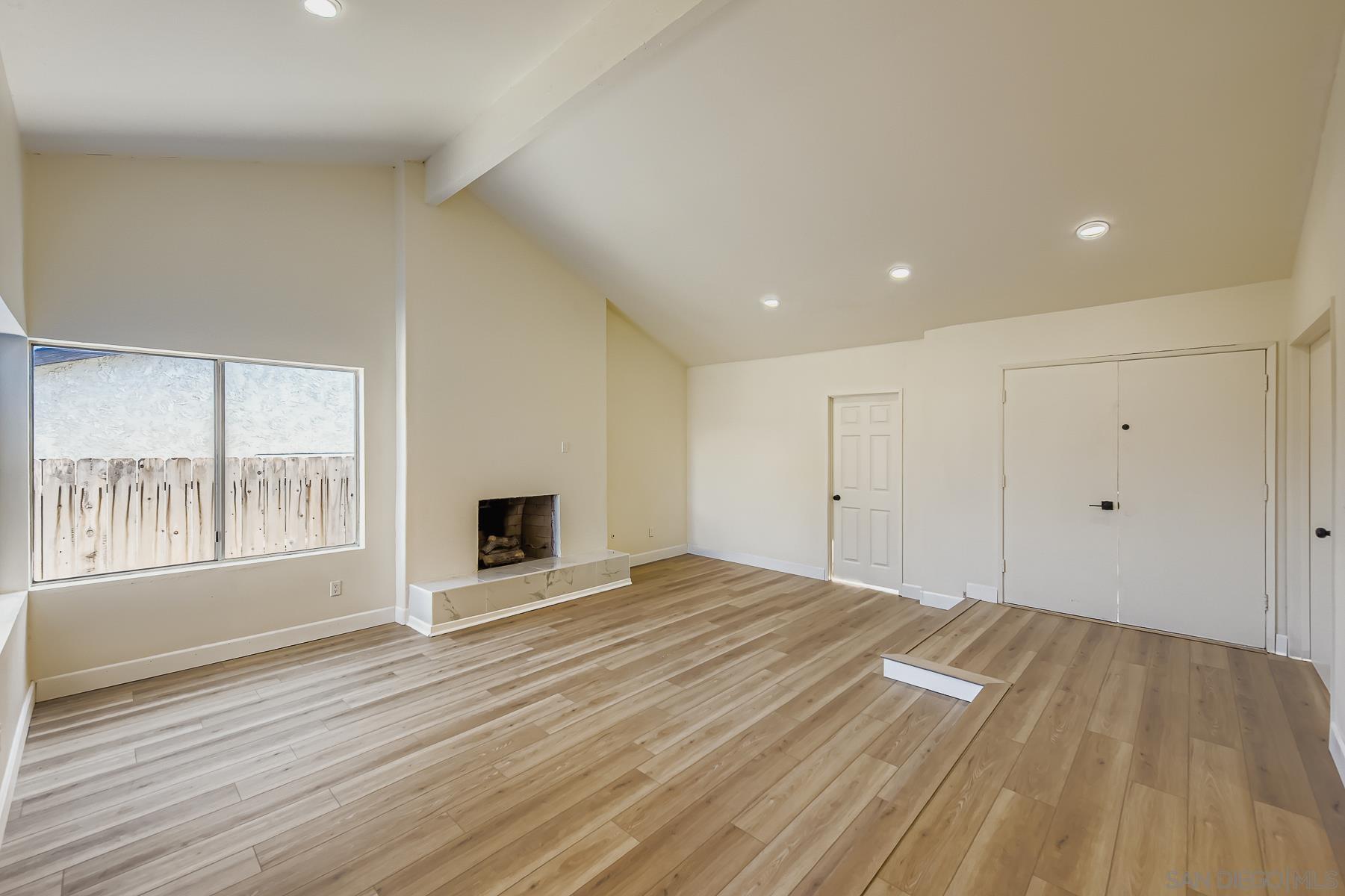 Detail Gallery Image 6 of 31 For 10386  La Duena Way, San Diego,  CA 92124 - 5 Beds | 2 Baths