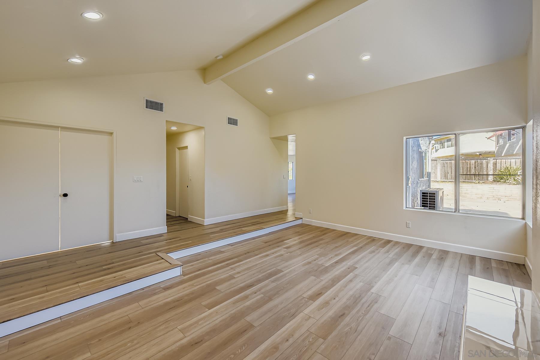 Detail Gallery Image 8 of 31 For 10386  La Duena Way, San Diego,  CA 92124 - 5 Beds | 2 Baths