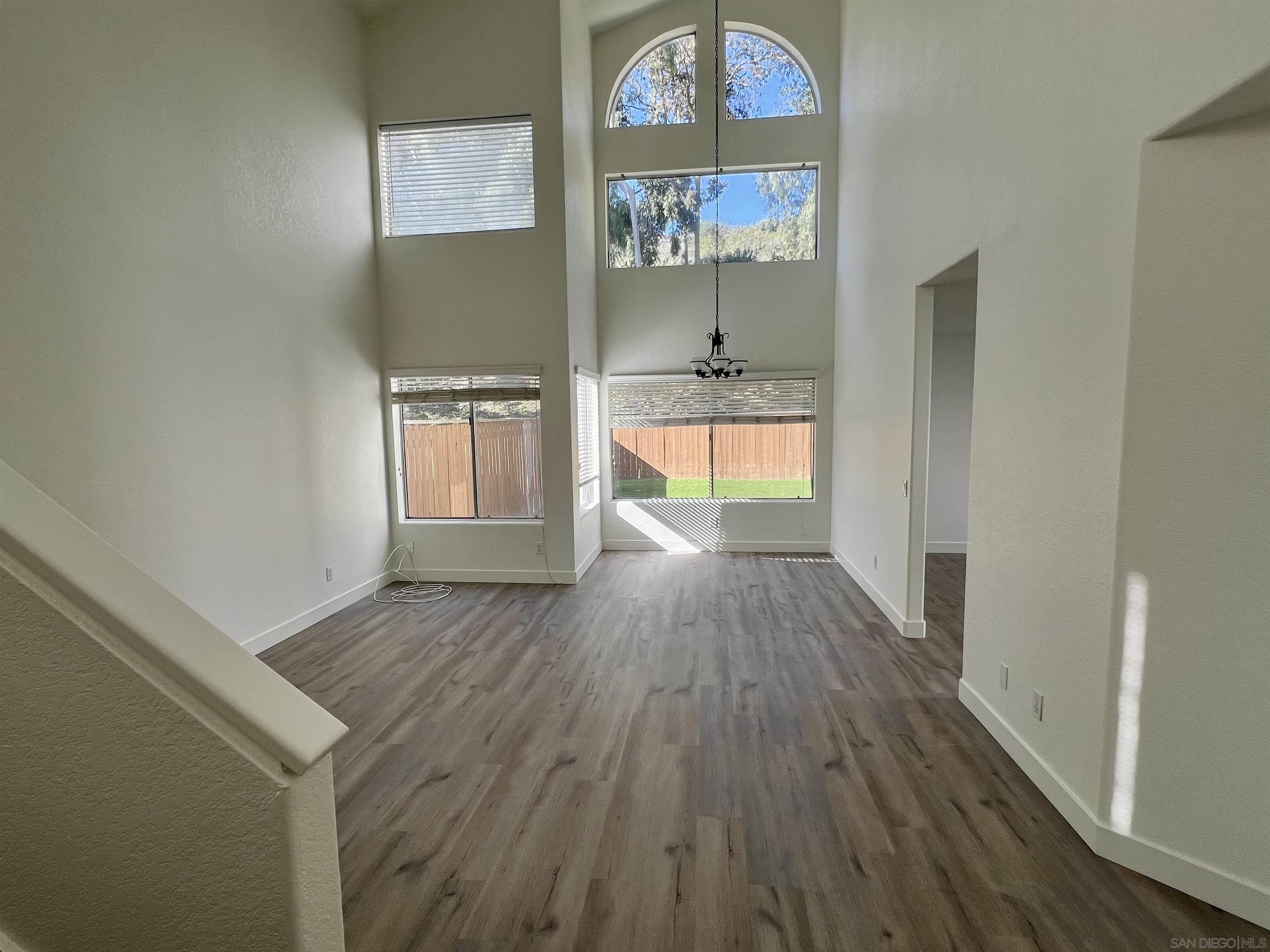 Detail Gallery Image 8 of 39 For 6815  Xana Way, Carlsbad,  CA 92009 - 3 Beds | 2/1 Baths