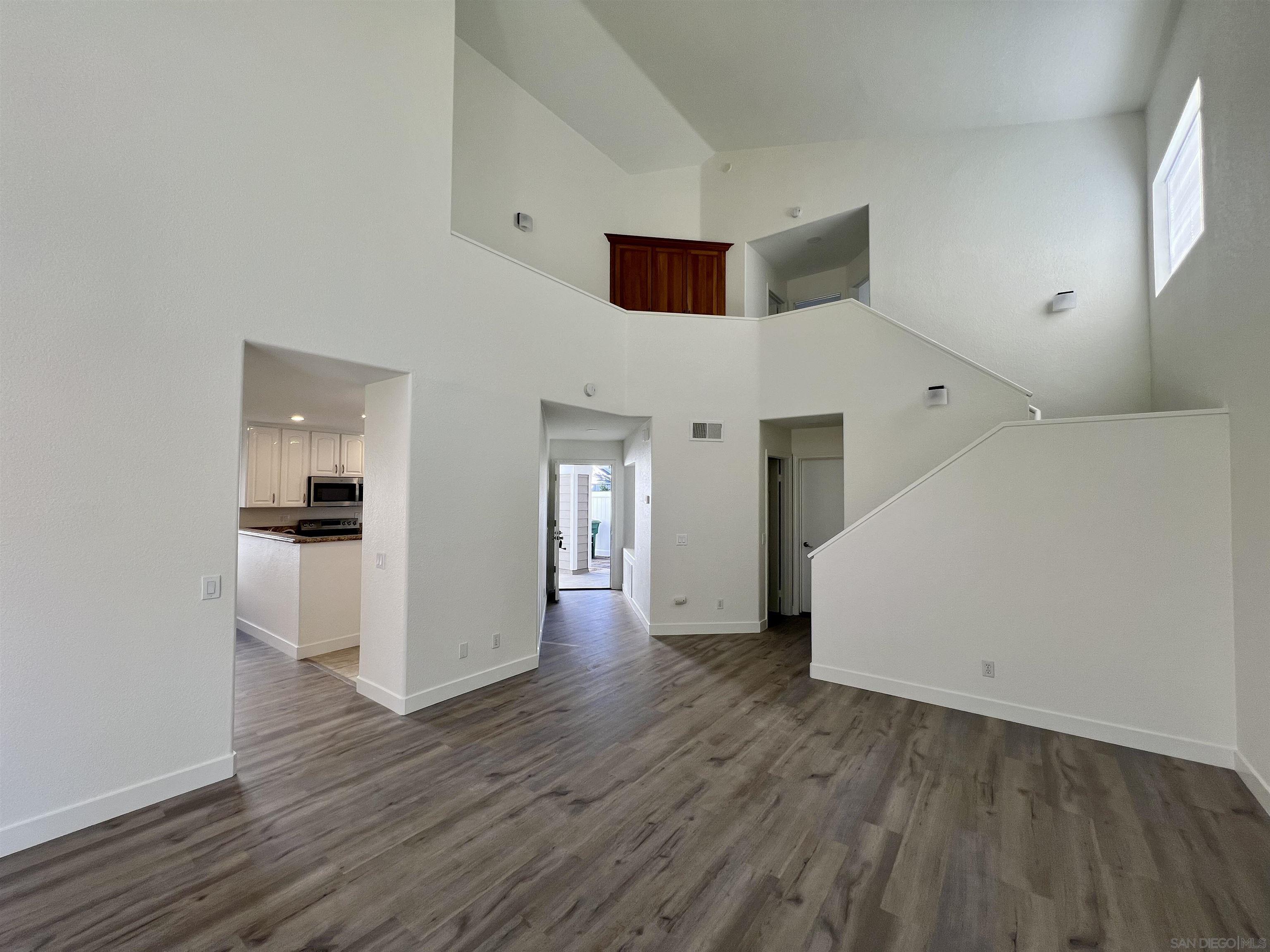 Detail Gallery Image 9 of 39 For 6815  Xana Way, Carlsbad,  CA 92009 - 3 Beds | 2/1 Baths