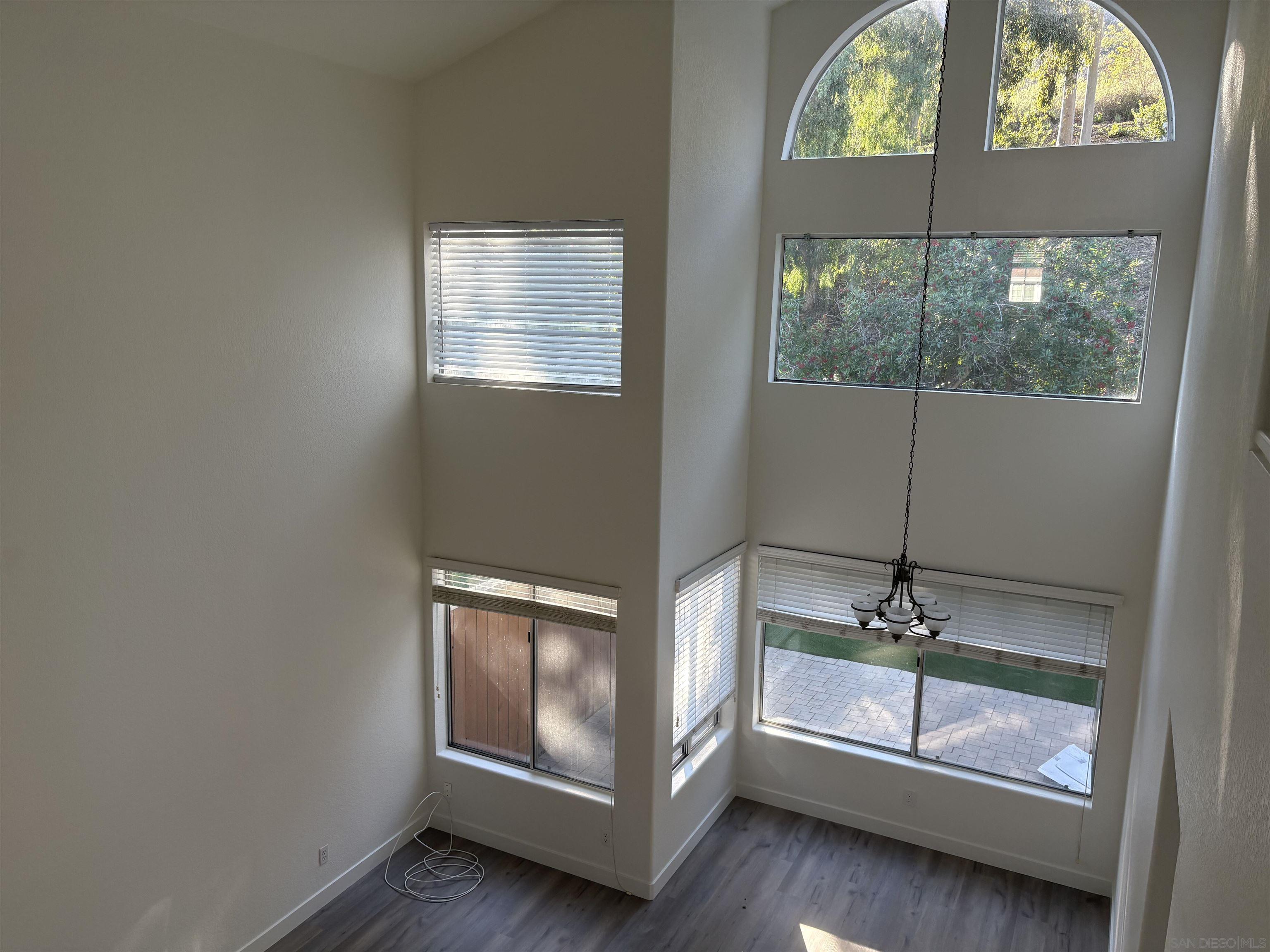 Detail Gallery Image 9 of 23 For 6815  Xana Way, Carlsbad,  CA 92009 - 3 Beds | 2/1 Baths