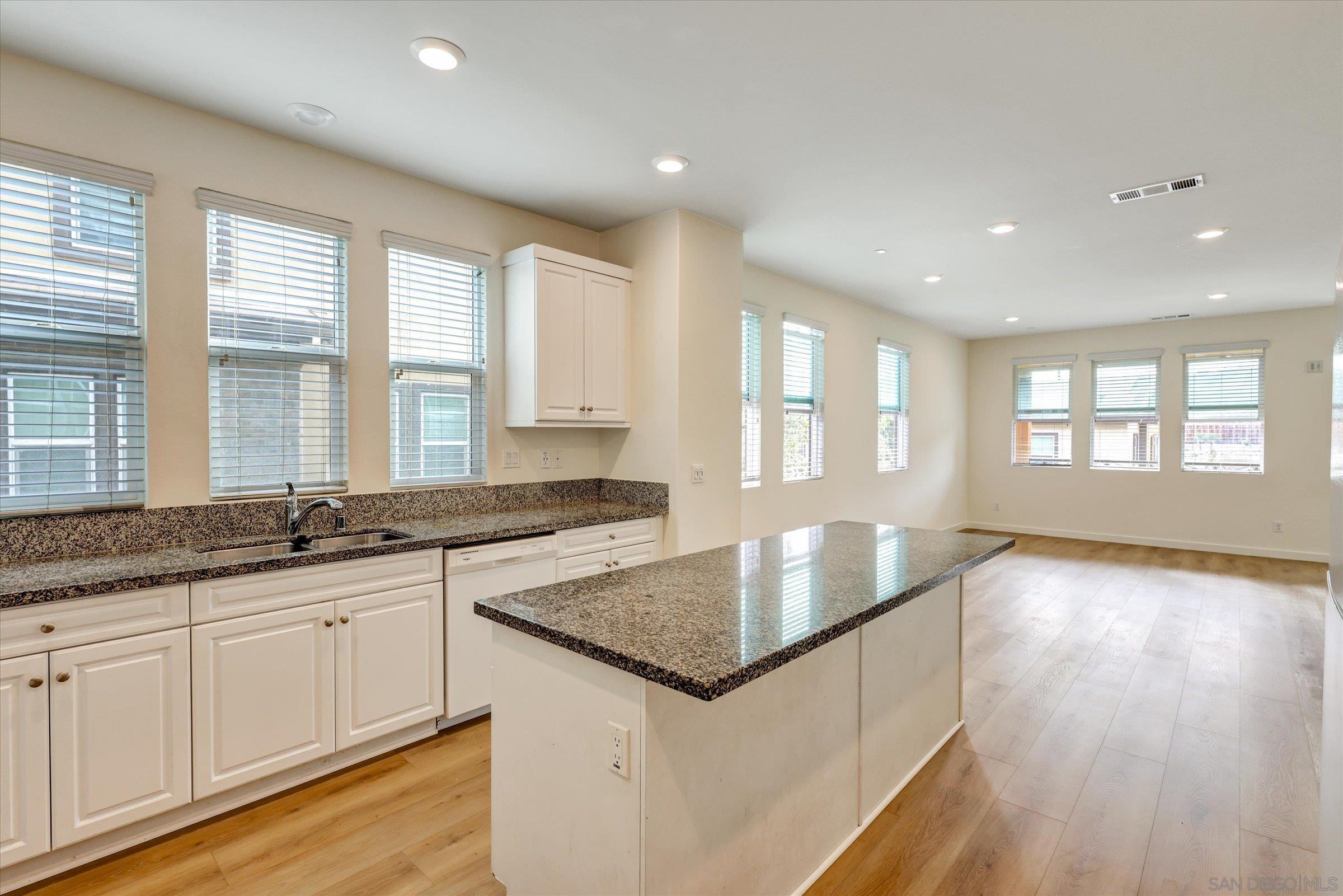 Front Image Thumbnail for SD260001853